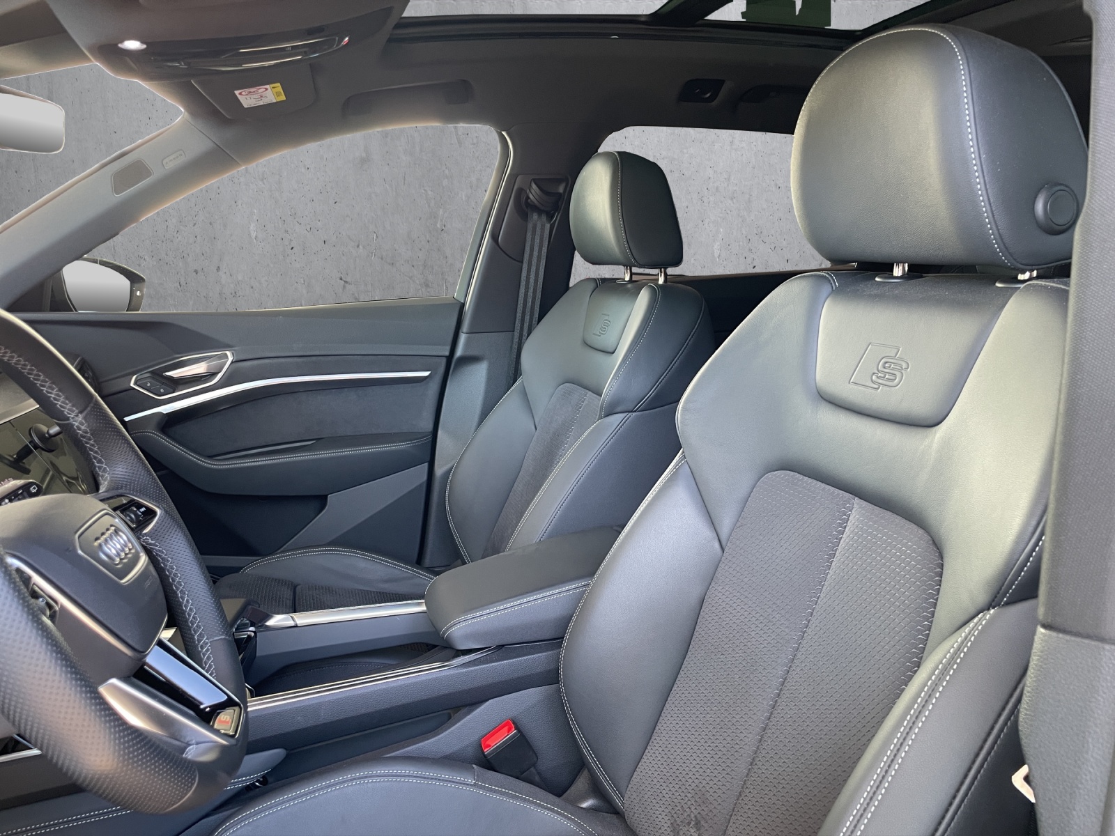 AUDI e-tron 55 S Line Black Edition quattro-image-6