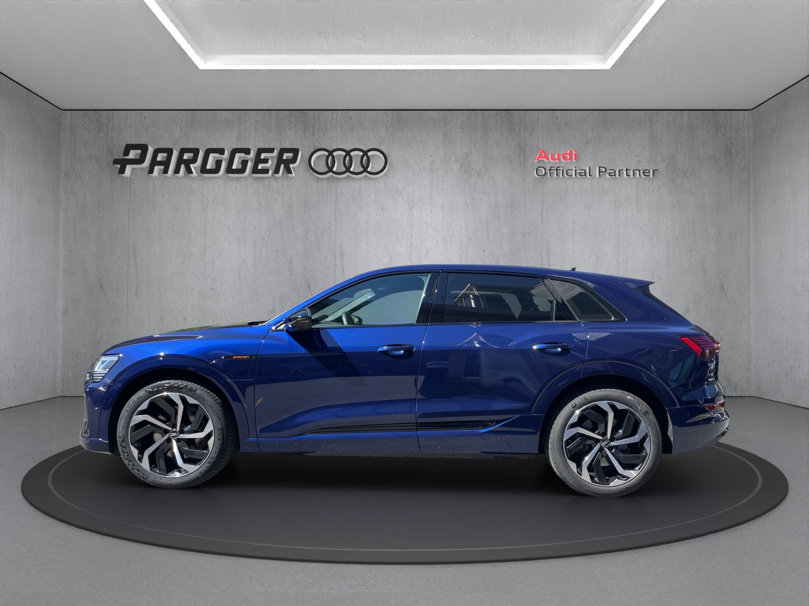 AUDI e-tron 55 S Line Black Edition quattro-image-2