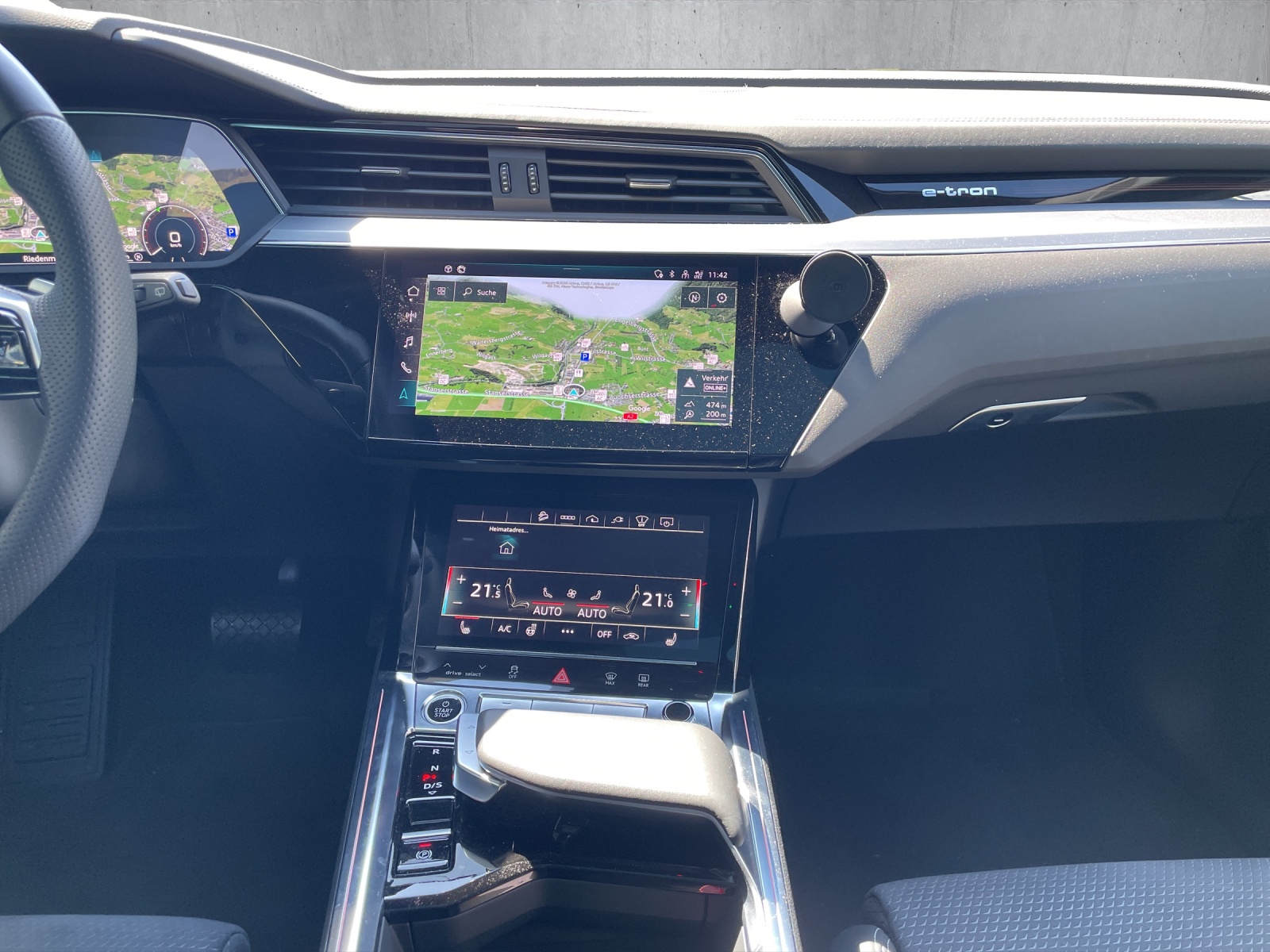 AUDI e-tron 55 S Line Black Edition quattro-image-11