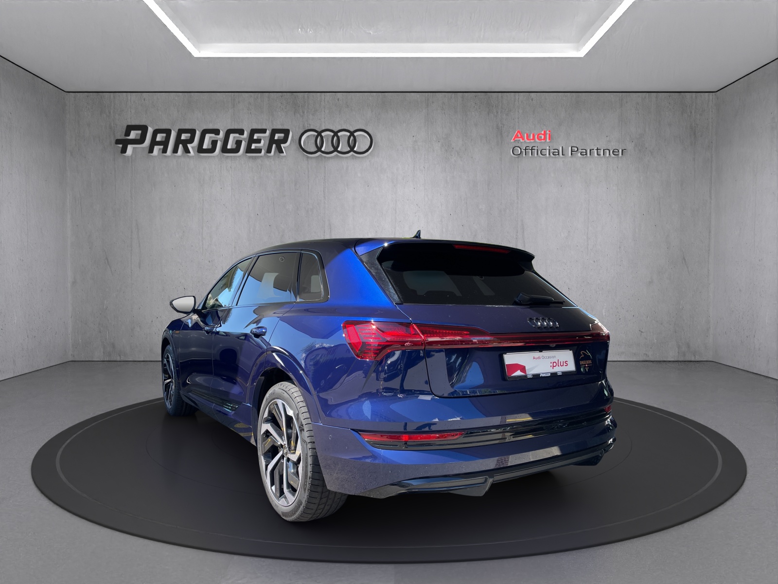 AUDI e-tron 55 S Line Black Edition quattro-image-4