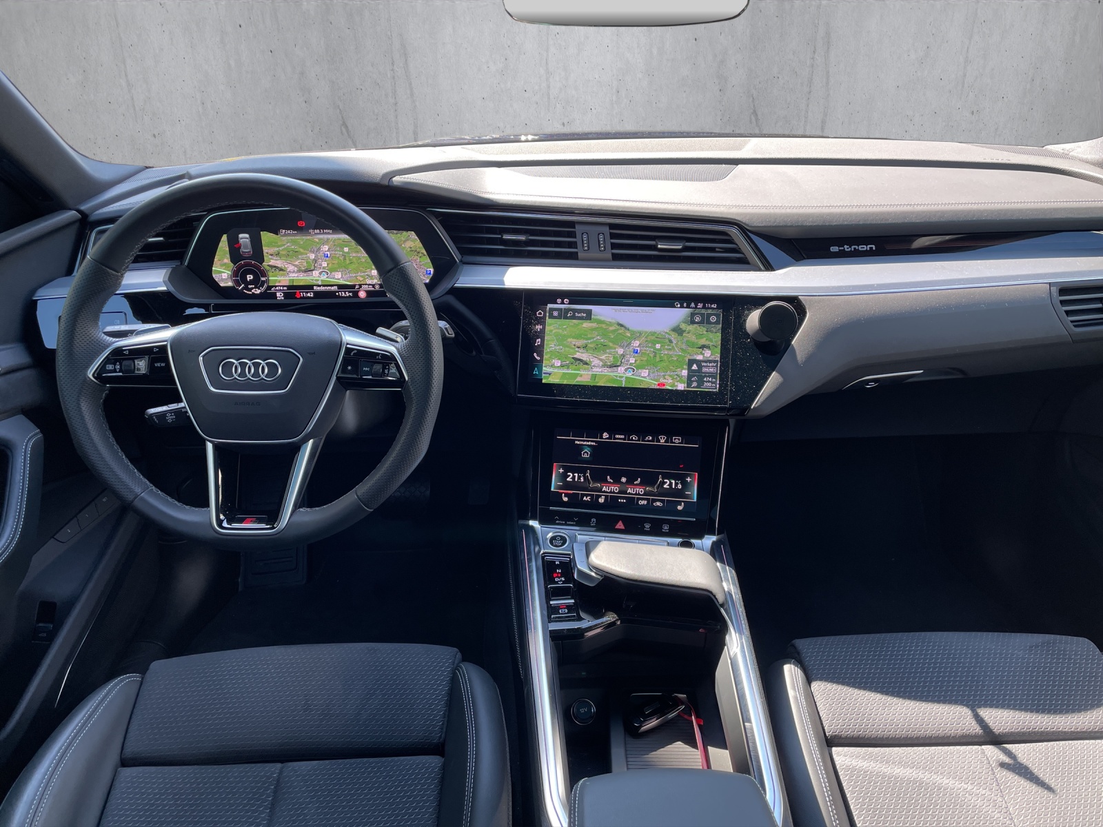 AUDI e-tron 55 S Line Black Edition quattro-image-9