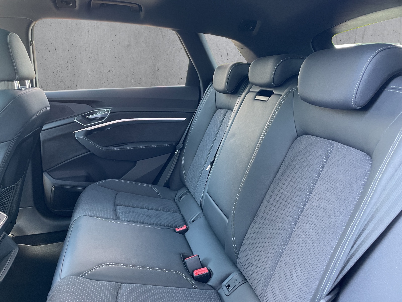 AUDI e-tron 55 S Line Black Edition quattro-image-13