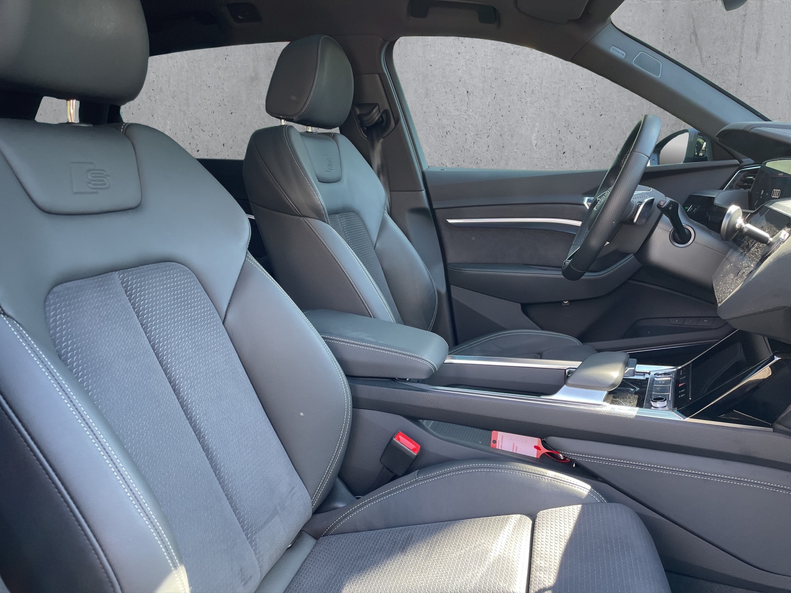 AUDI e-tron 55 S Line Black Edition quattro-image-7