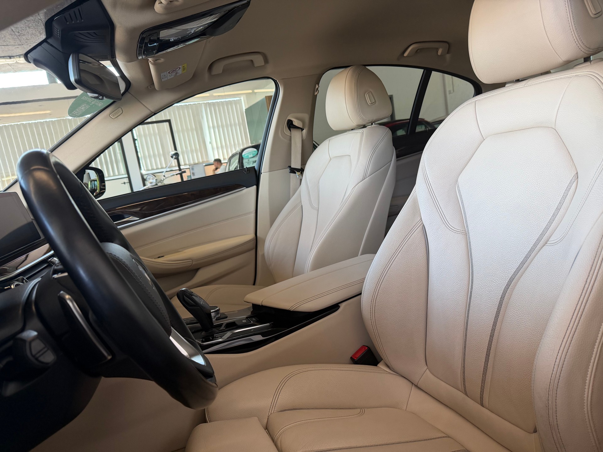 BMW 520d xDrive 190PS 4X4 Sport Line Steptronic-image-14