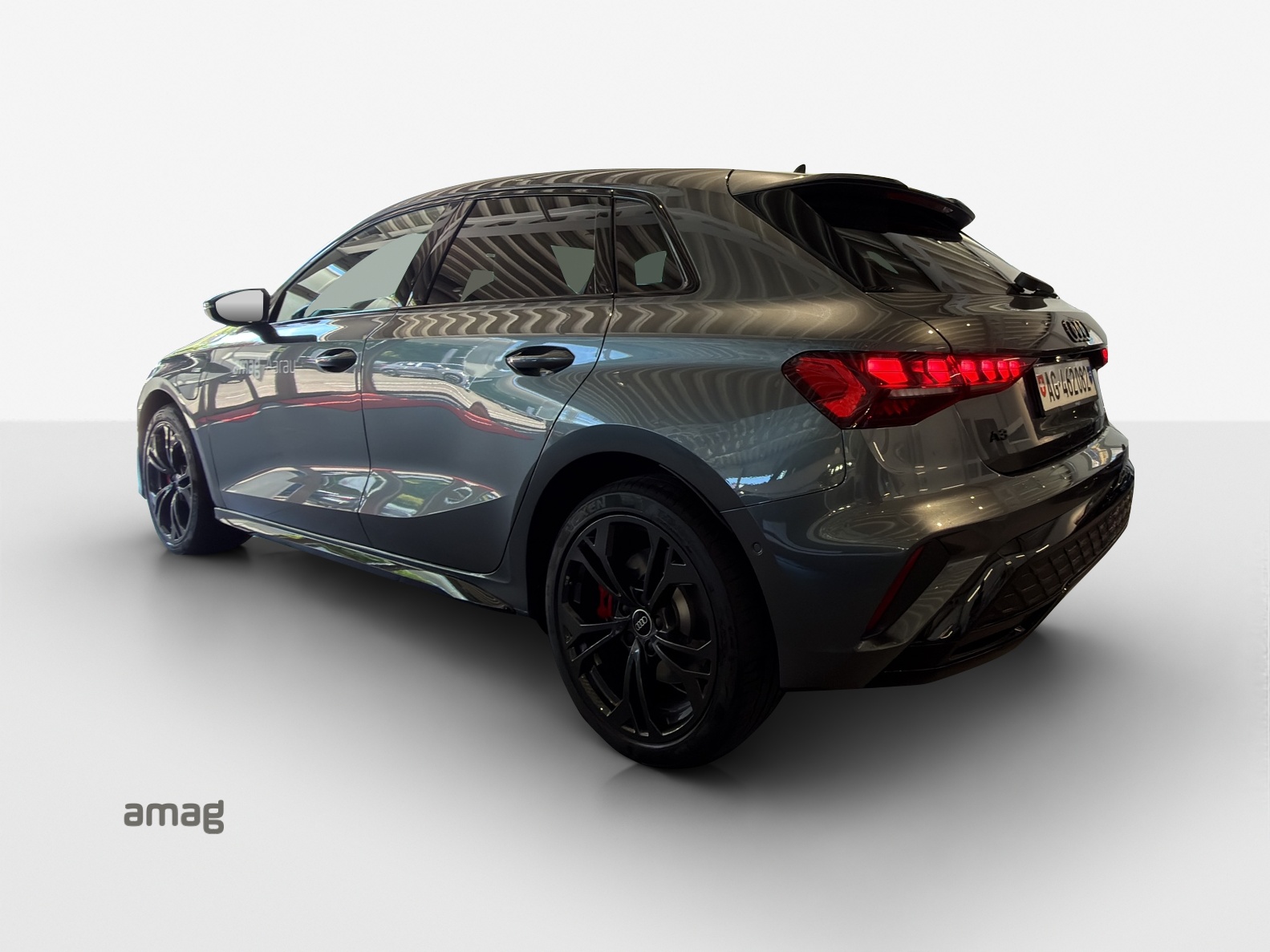 AUDI A3 Sportback TFSI e 200 kW S line Attraction S tronic-image-2