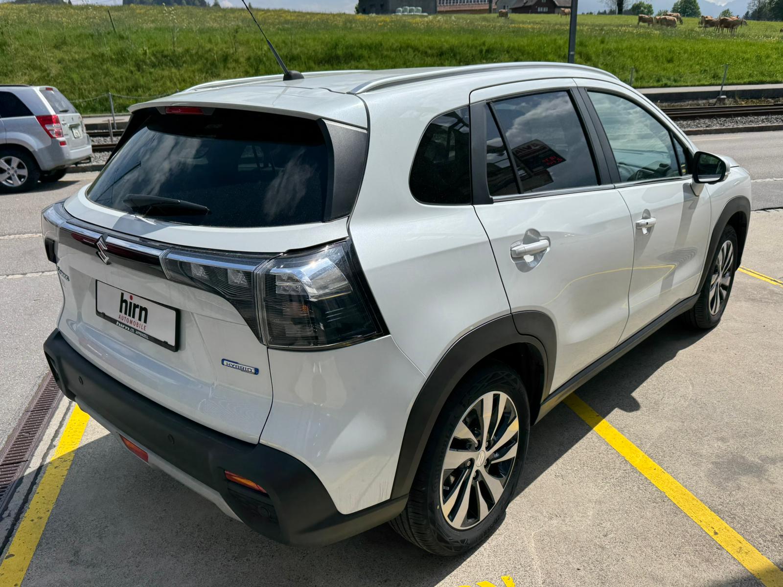 SUZUKI S-Cross 1.4 T Compact+ Hybrid 4x2-image-2