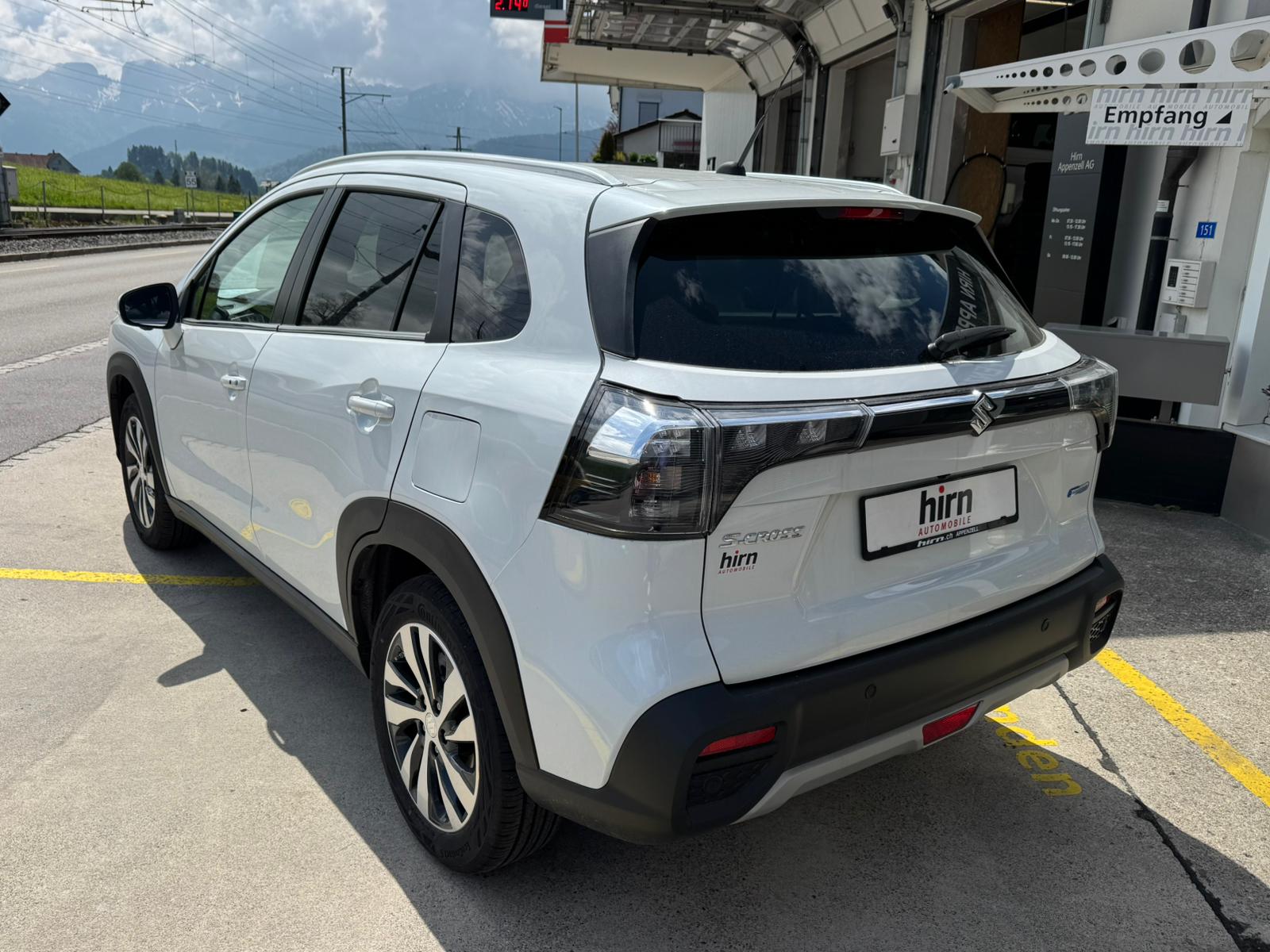 SUZUKI S-Cross 1.4 T Compact+ Hybrid 4x2-image-3