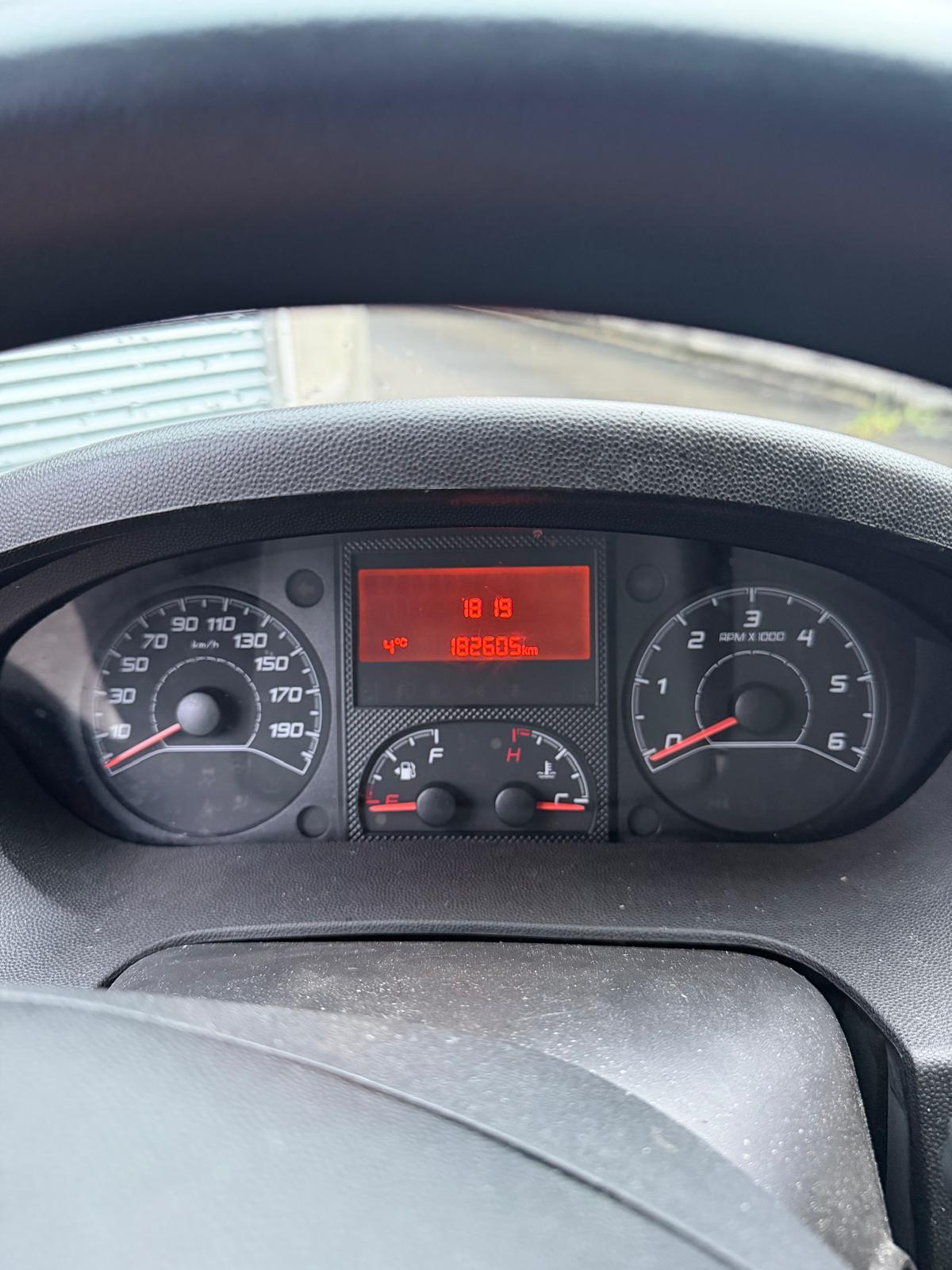 PEUGEOT Boxer 2.0 HDI 333 Active L2H2-image-9