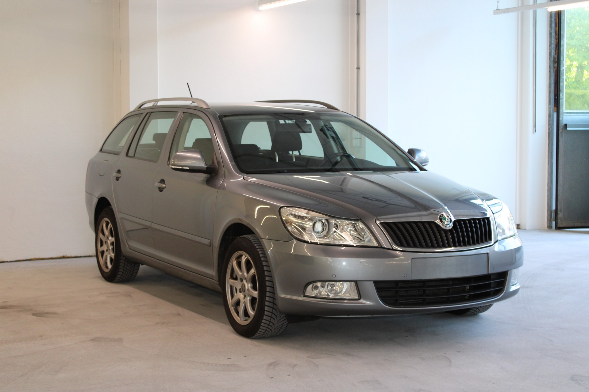 SKODA Octavia Combi 2.0 TDI Family DSG-showroom-element-2