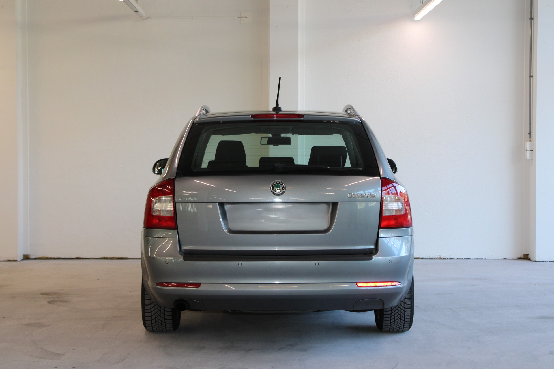 SKODA Octavia Combi 2.0 TDI Family DSG-showroom-element-3
