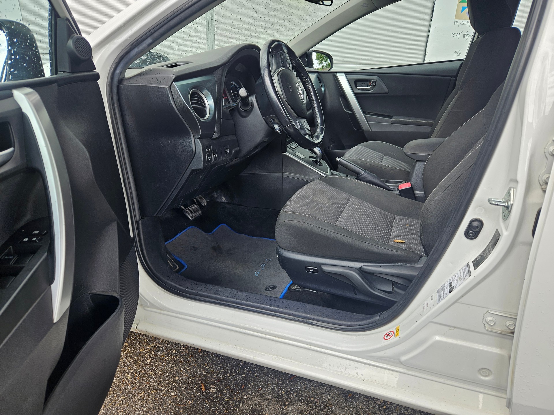TOYOTA Auris 1.8 16V HSD Linea Sol-image-11