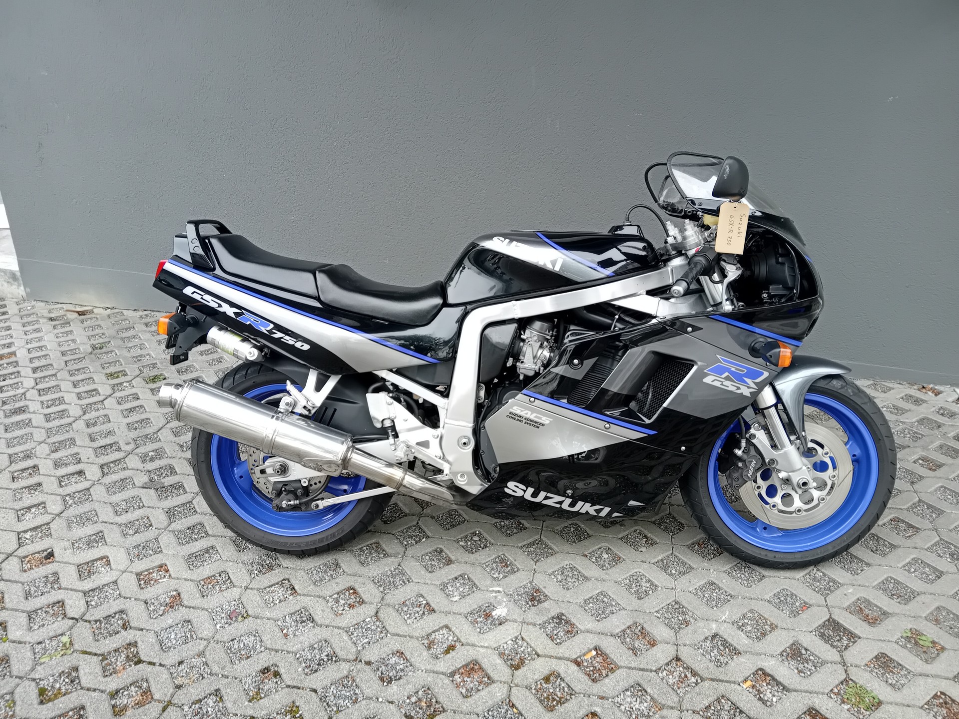 SUZUKI GSX-R 750