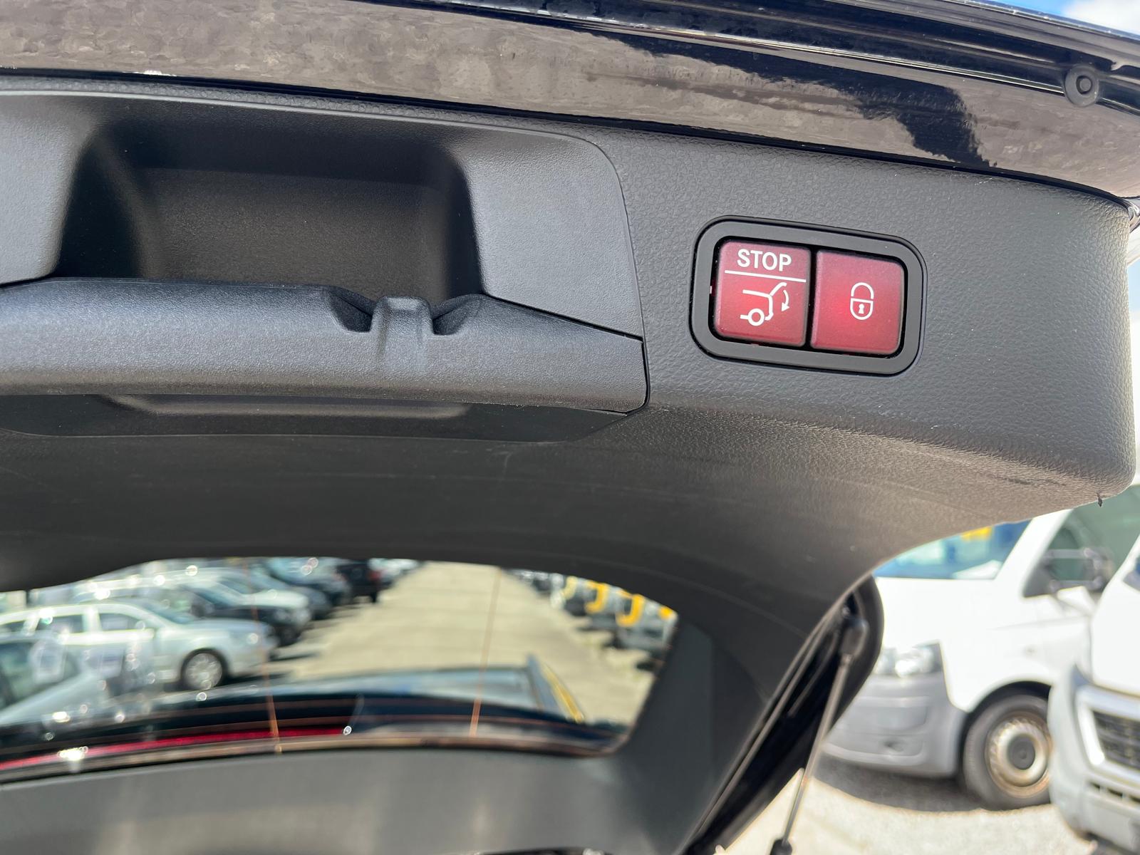 MERCEDES-BENZ C 220 d Swiss Star AMG Line 4M 9G-Tronic-image-12