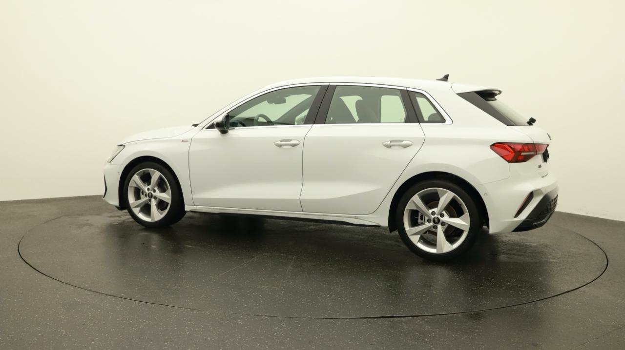 AUDI A3 Sportback TFSI 110 kW S line S tronic-image-2