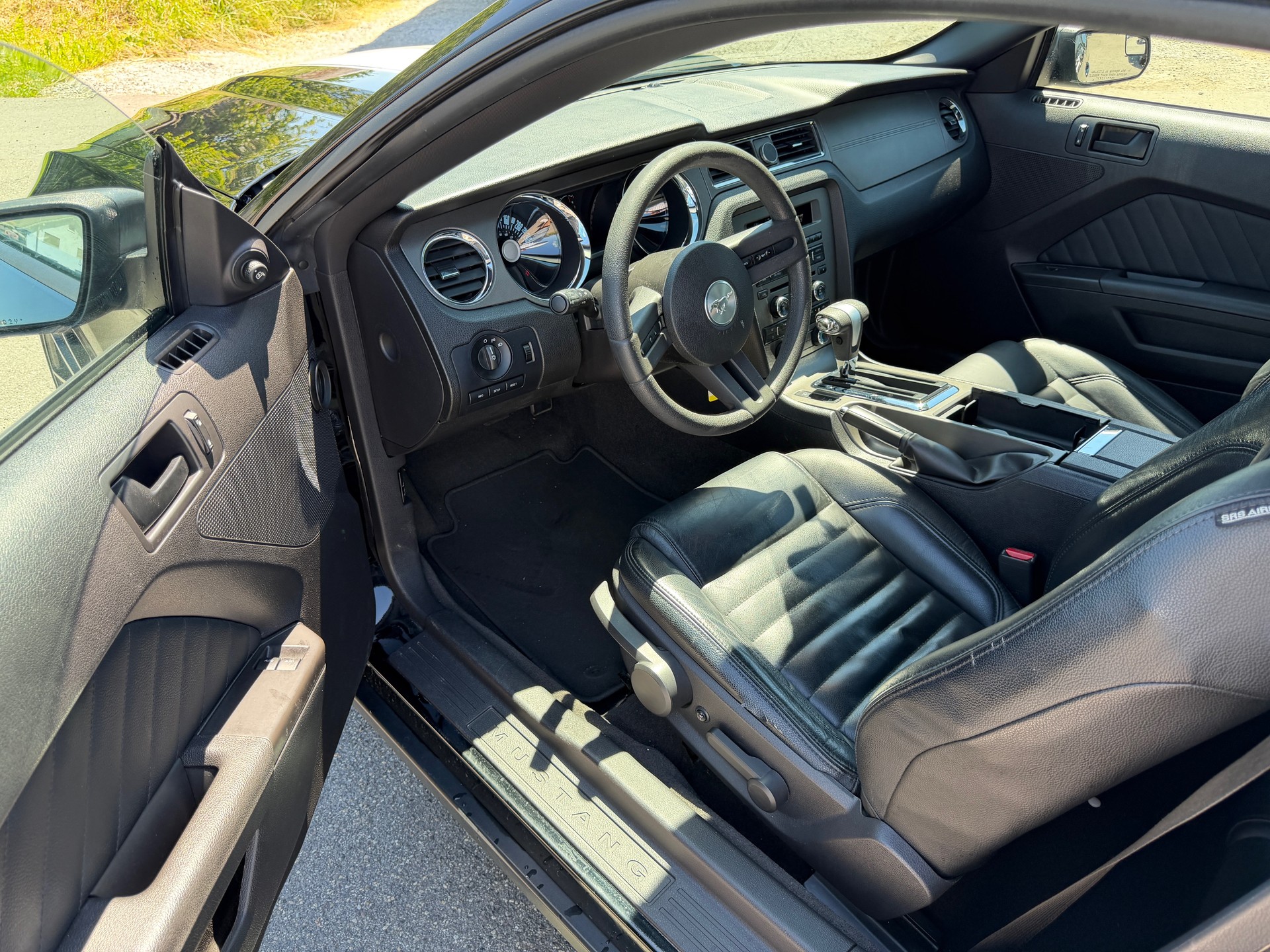 FORD MUSTANG 3.7 Coupe-image-6