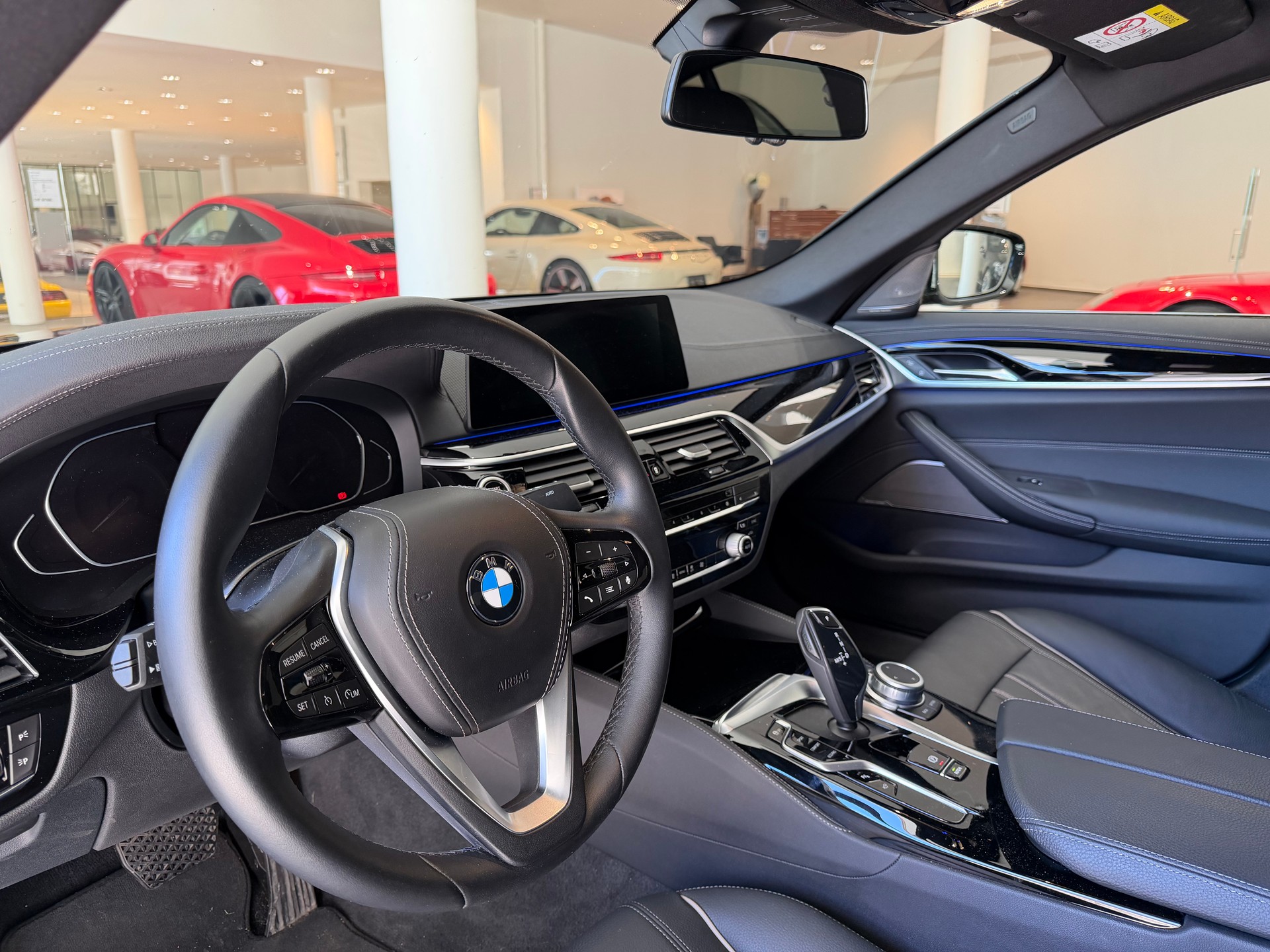 BMW 530i xDrive 48V Luxury Line Steptronic-image-6