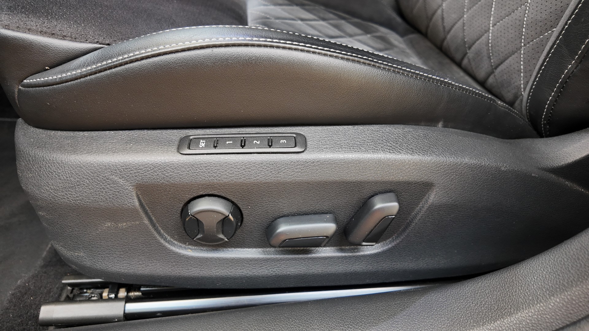 SKODA Superb Combi 2.0 TDi SportLine 4x4 DSG-image-18