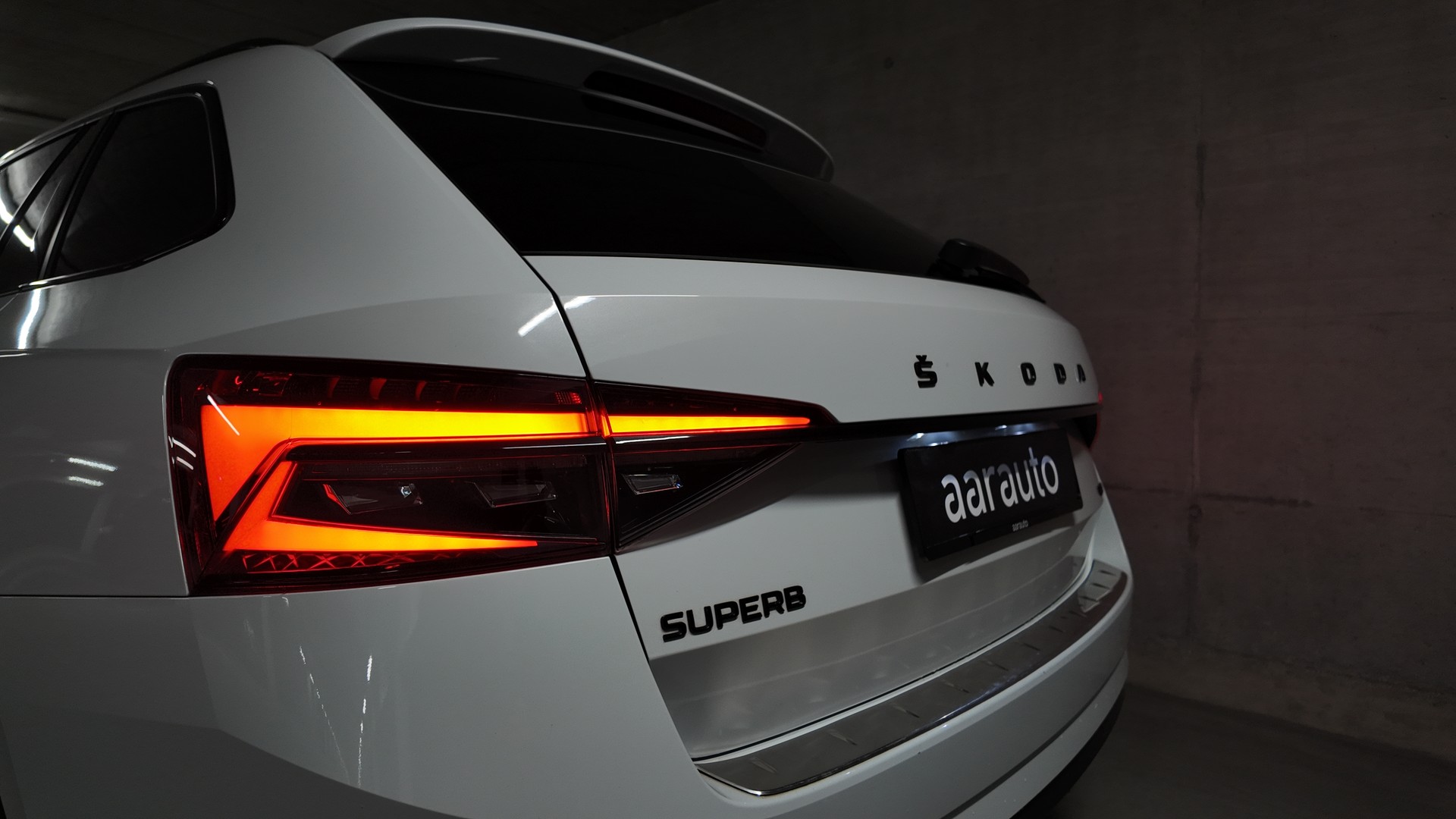 SKODA Superb Combi 2.0 TDi SportLine 4x4 DSG-image-7