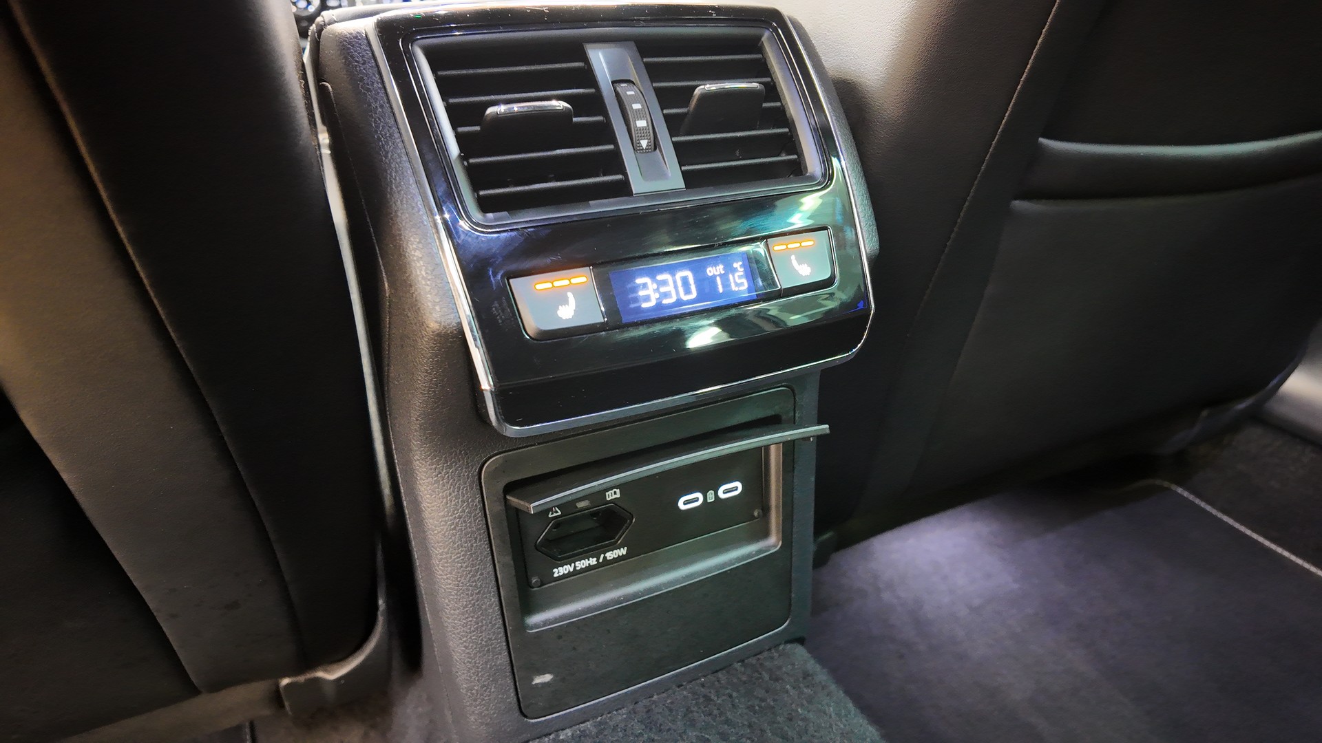 SKODA Superb Combi 2.0 TDi SportLine 4x4 DSG-image-23
