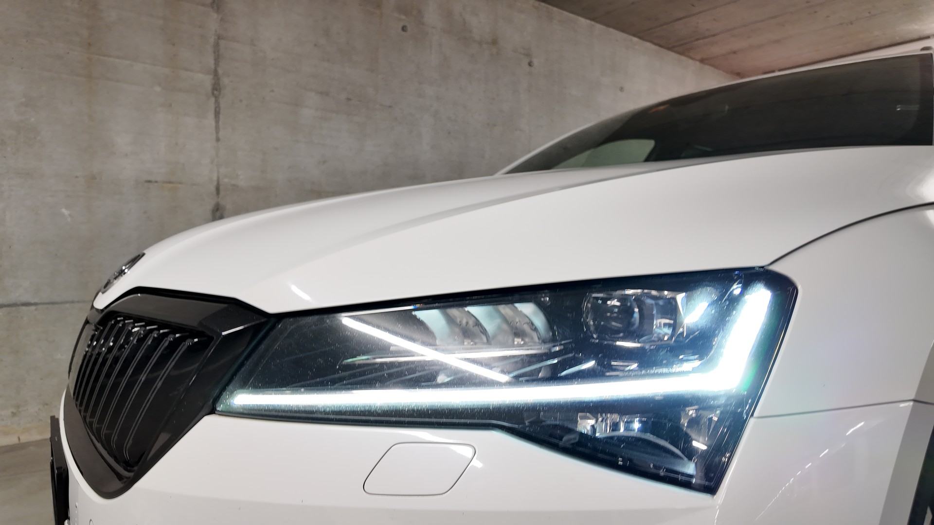 SKODA Superb Combi 2.0 TDi SportLine 4x4 DSG-image-6