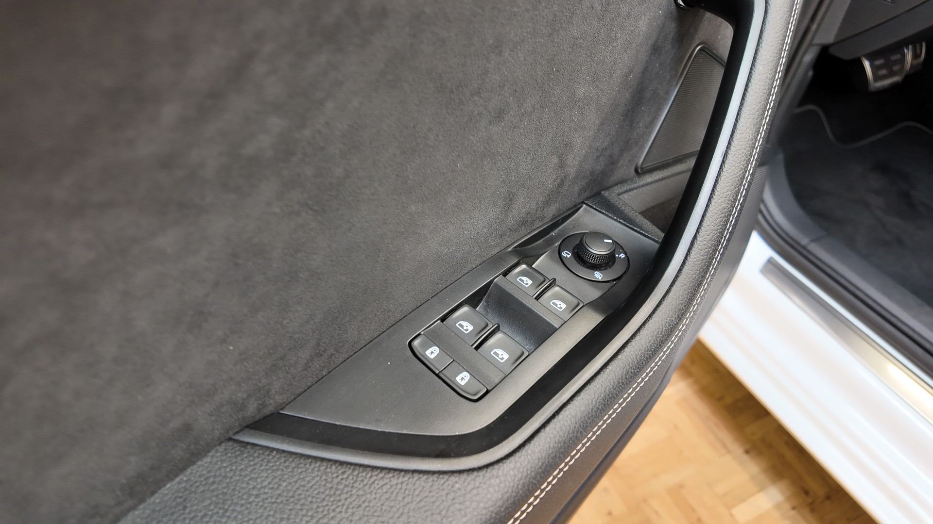 SKODA Superb Combi 2.0 TDi SportLine 4x4 DSG-image-17