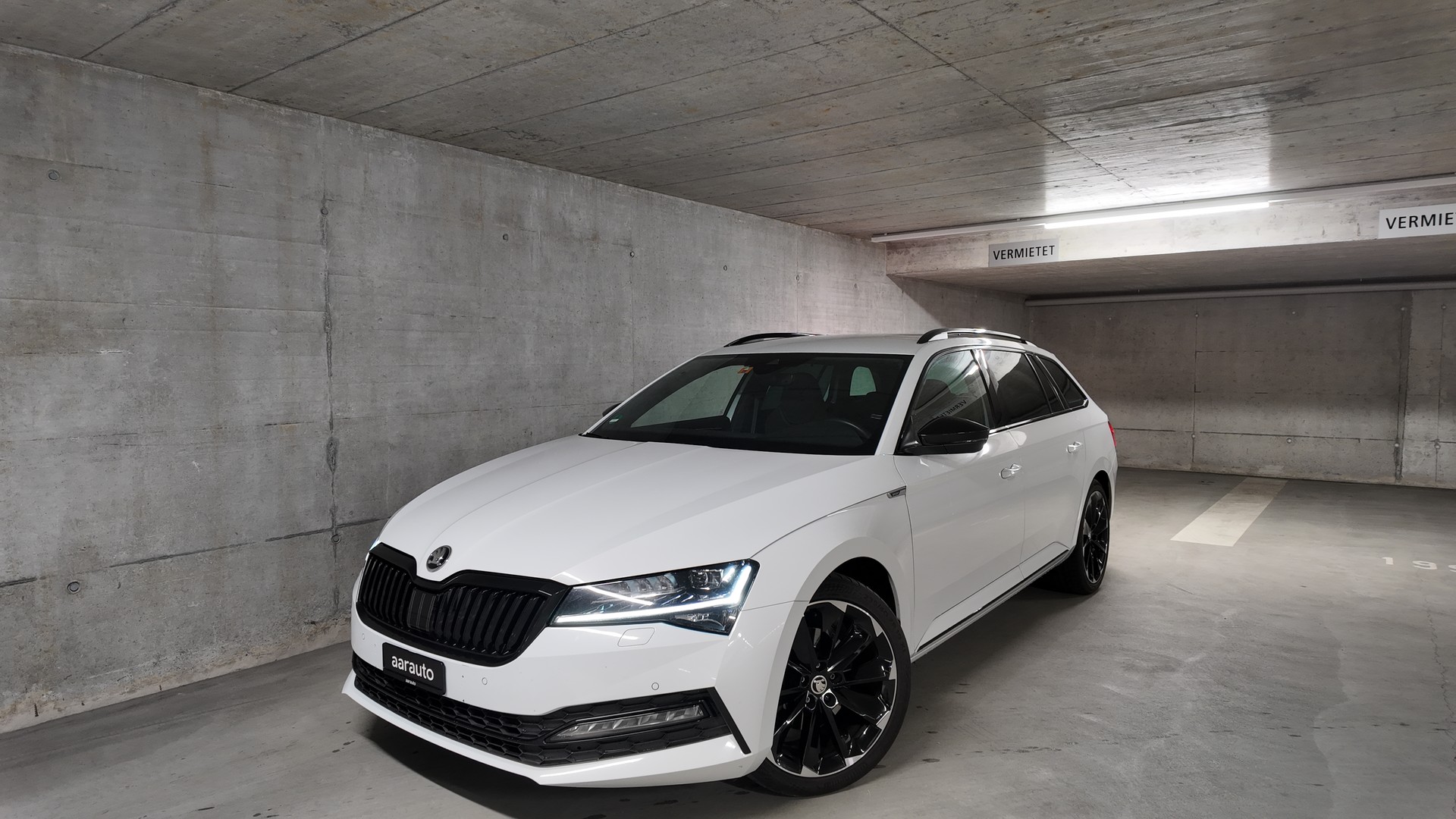 SKODA Superb Combi 2.0 TDi SportLine 4x4 DSG-image-0