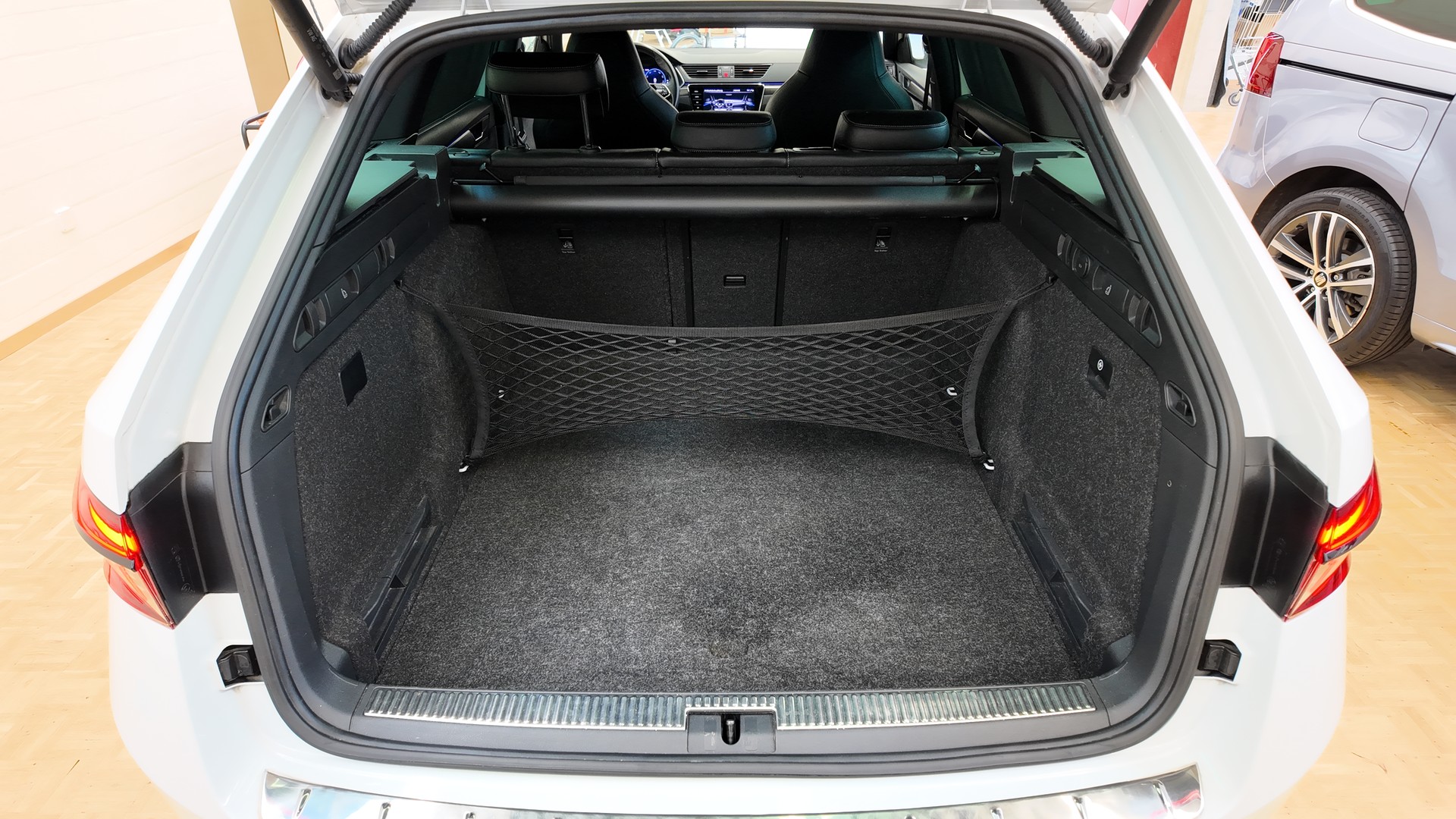 SKODA Superb Combi 2.0 TDi SportLine 4x4 DSG-image-24