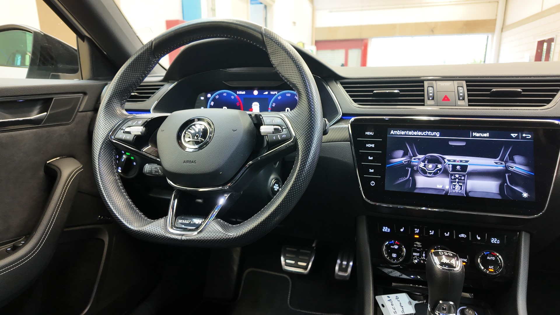SKODA Superb Combi 2.0 TDi SportLine 4x4 DSG-image-9