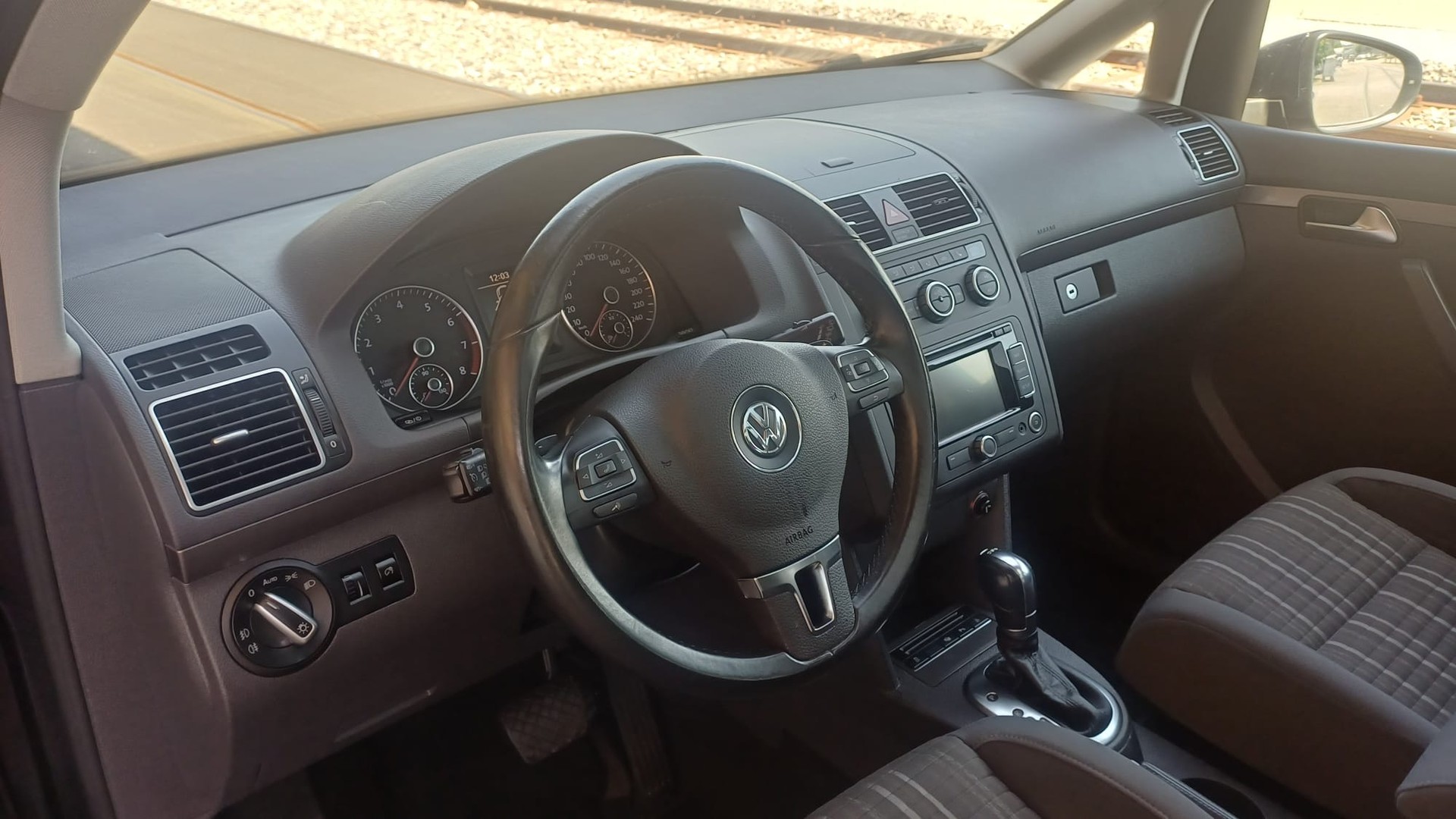 VW CrossTouran 1.4 TSI DSG-image-9
