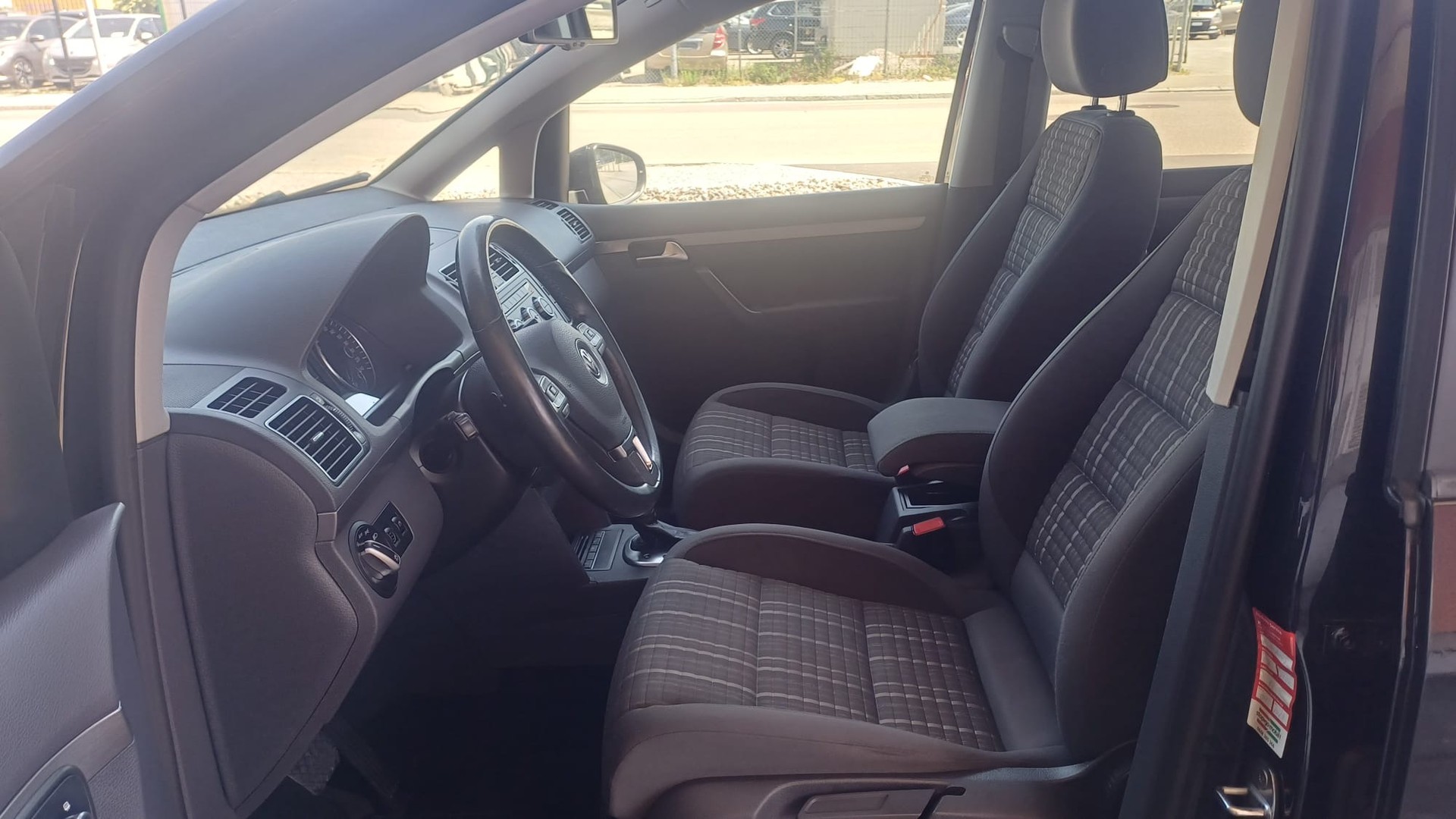 VW CrossTouran 1.4 TSI DSG-image-8