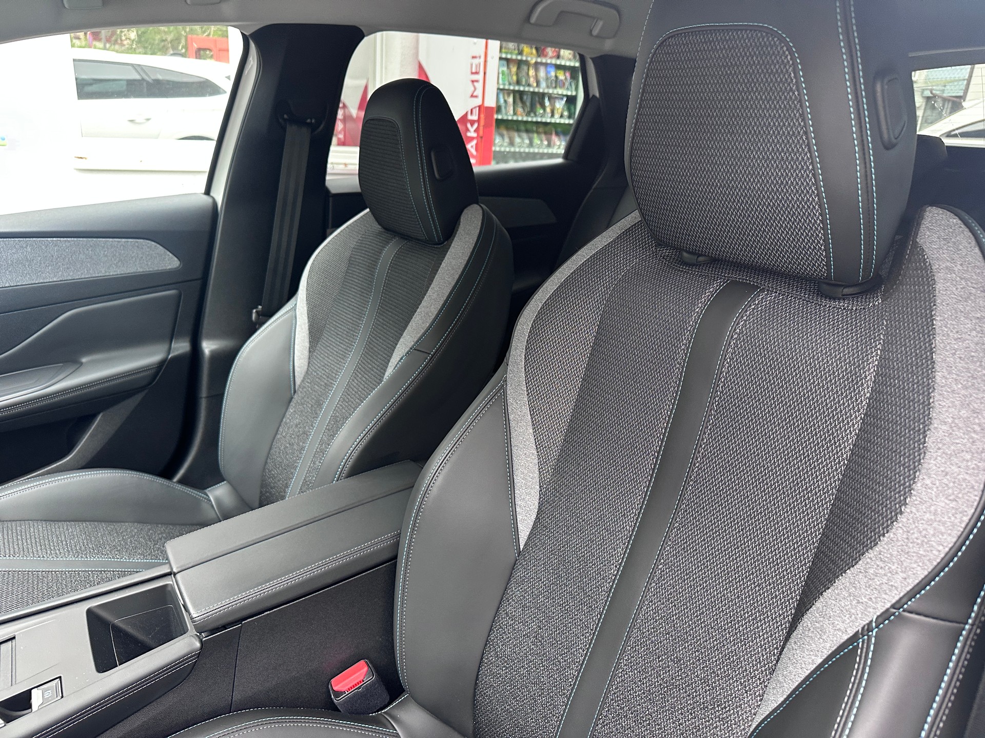 PEUGEOT 308 SW 1.5 BlueHDI Allure EAT8-image-11