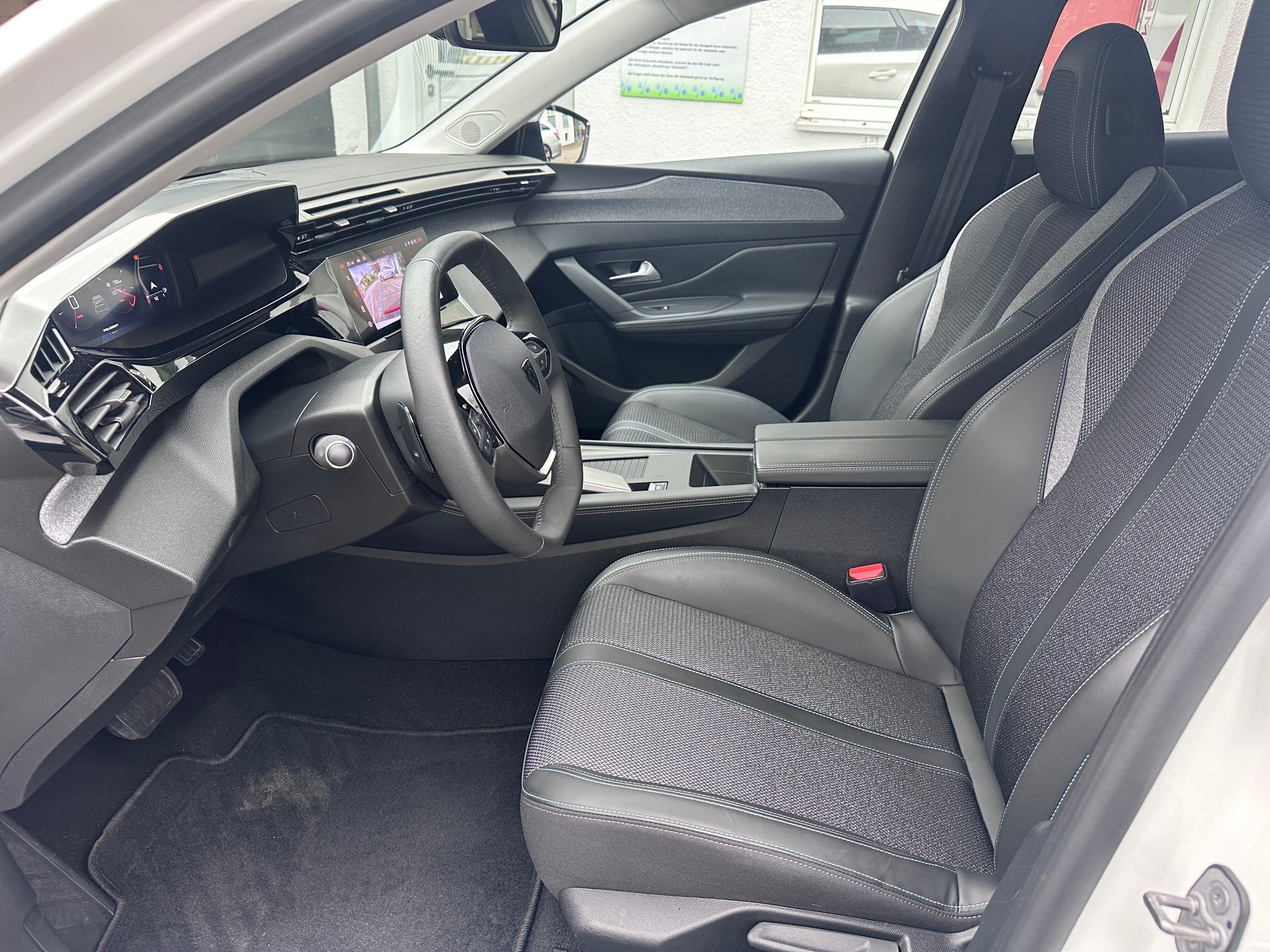 PEUGEOT 308 SW 1.5 BlueHDI Allure EAT8-image-10