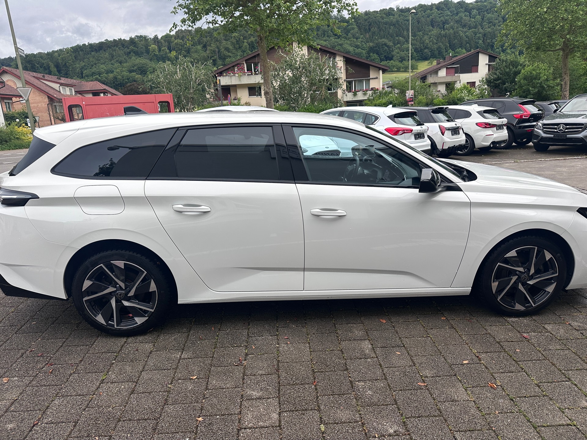 PEUGEOT 308 SW 1.5 BlueHDI Allure EAT8-image-6