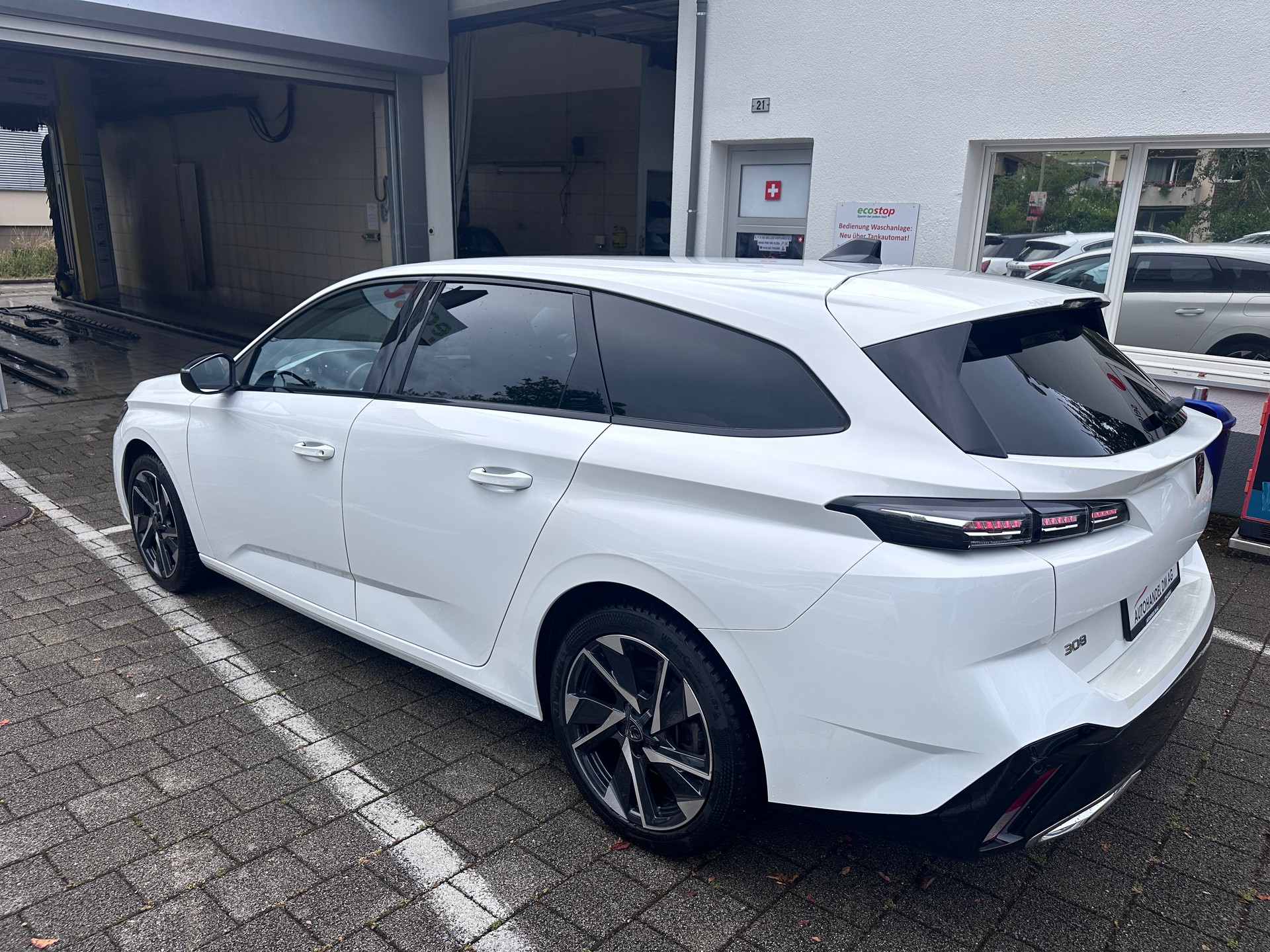 PEUGEOT 308 SW 1.5 BlueHDI Allure EAT8-showroom-element-3