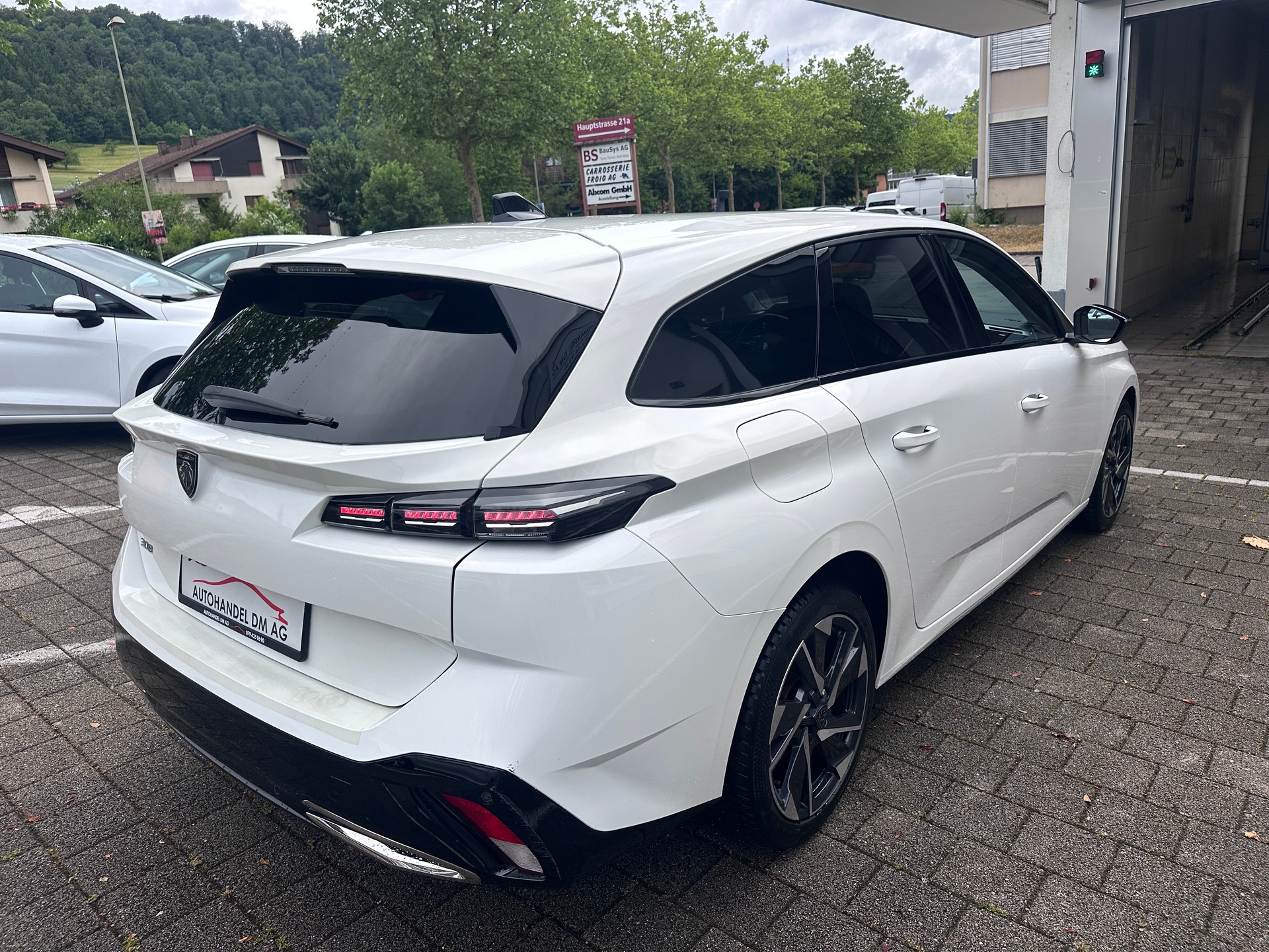 PEUGEOT 308 SW 1.5 BlueHDI Allure EAT8-image-5