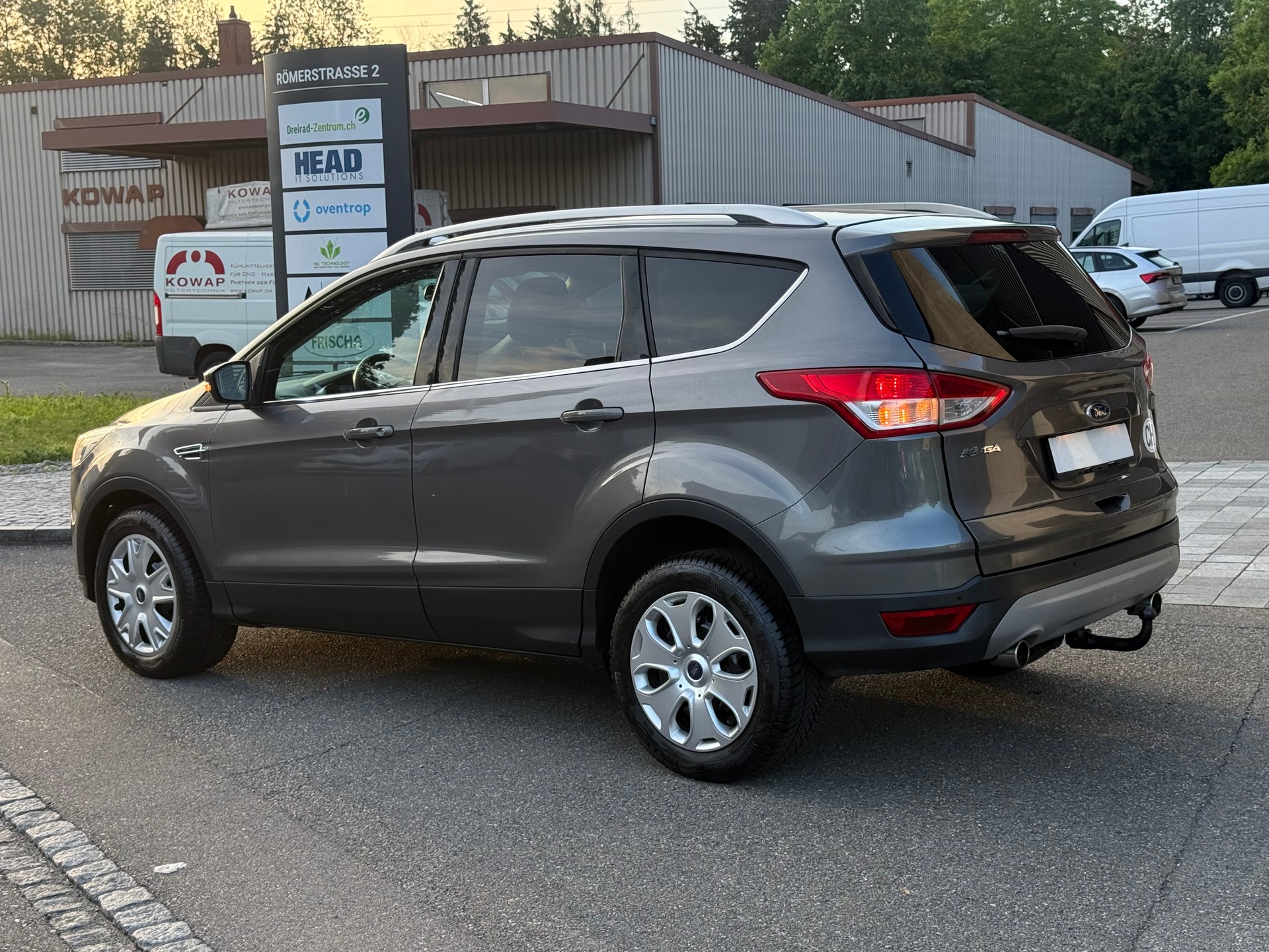 FORD Kuga 2.0 TDCi Titanium 4WD PowerShift-image-3