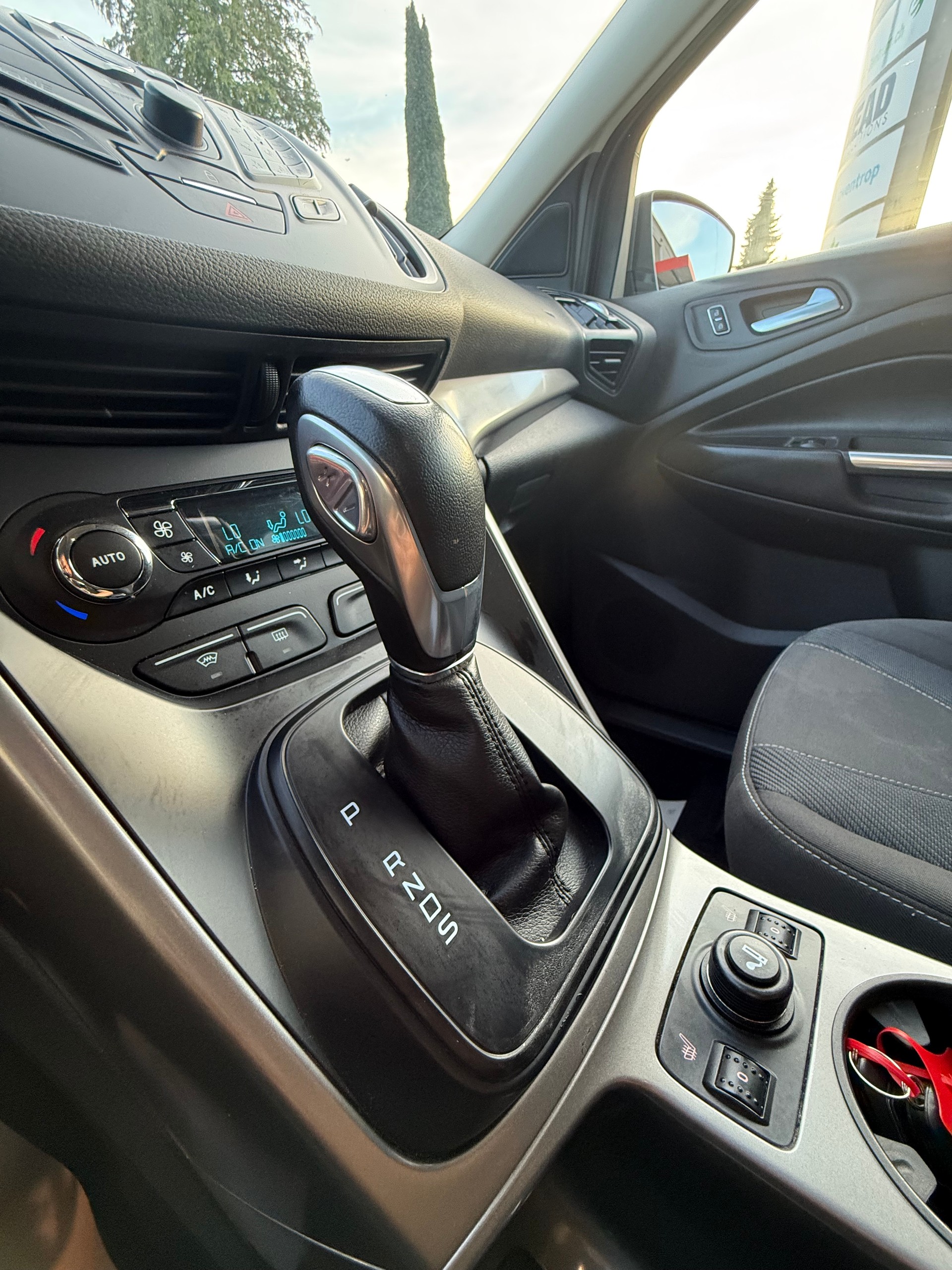FORD Kuga 2.0 TDCi Titanium 4WD PowerShift-image-6