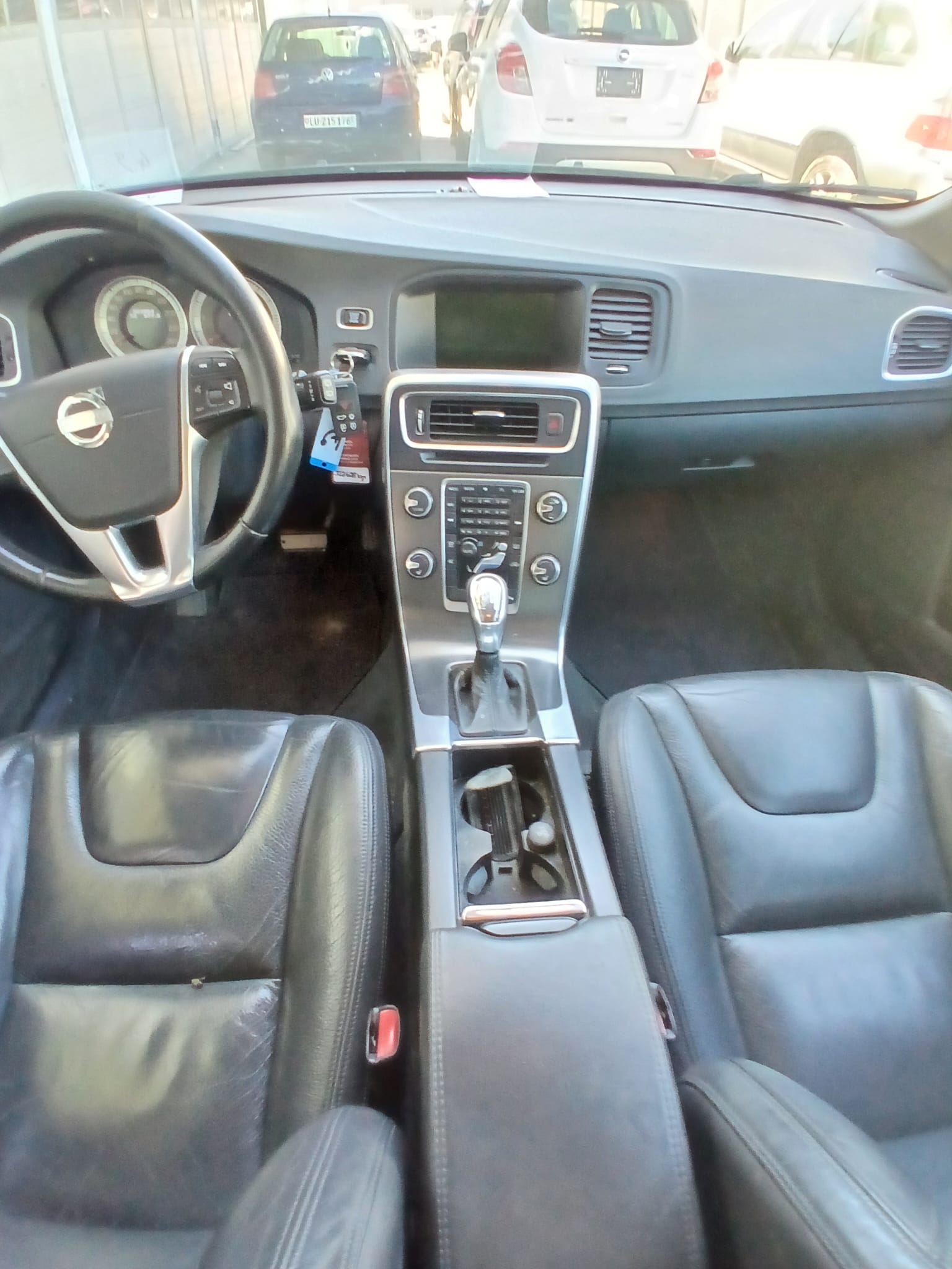 VOLVO V60 D4 Momentum Geartronic-image-8