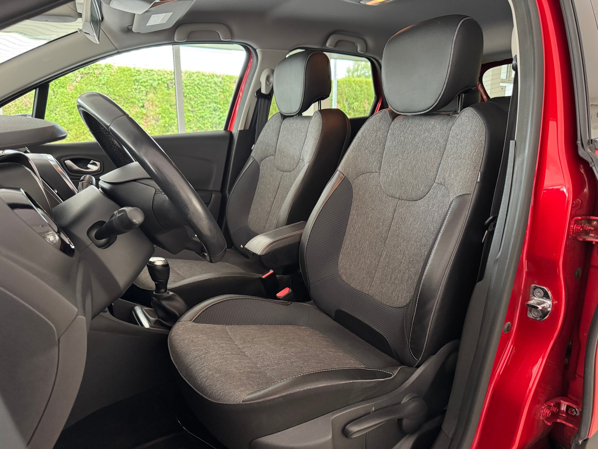 RENAULT Captur 0.9 12V Intens-image-10