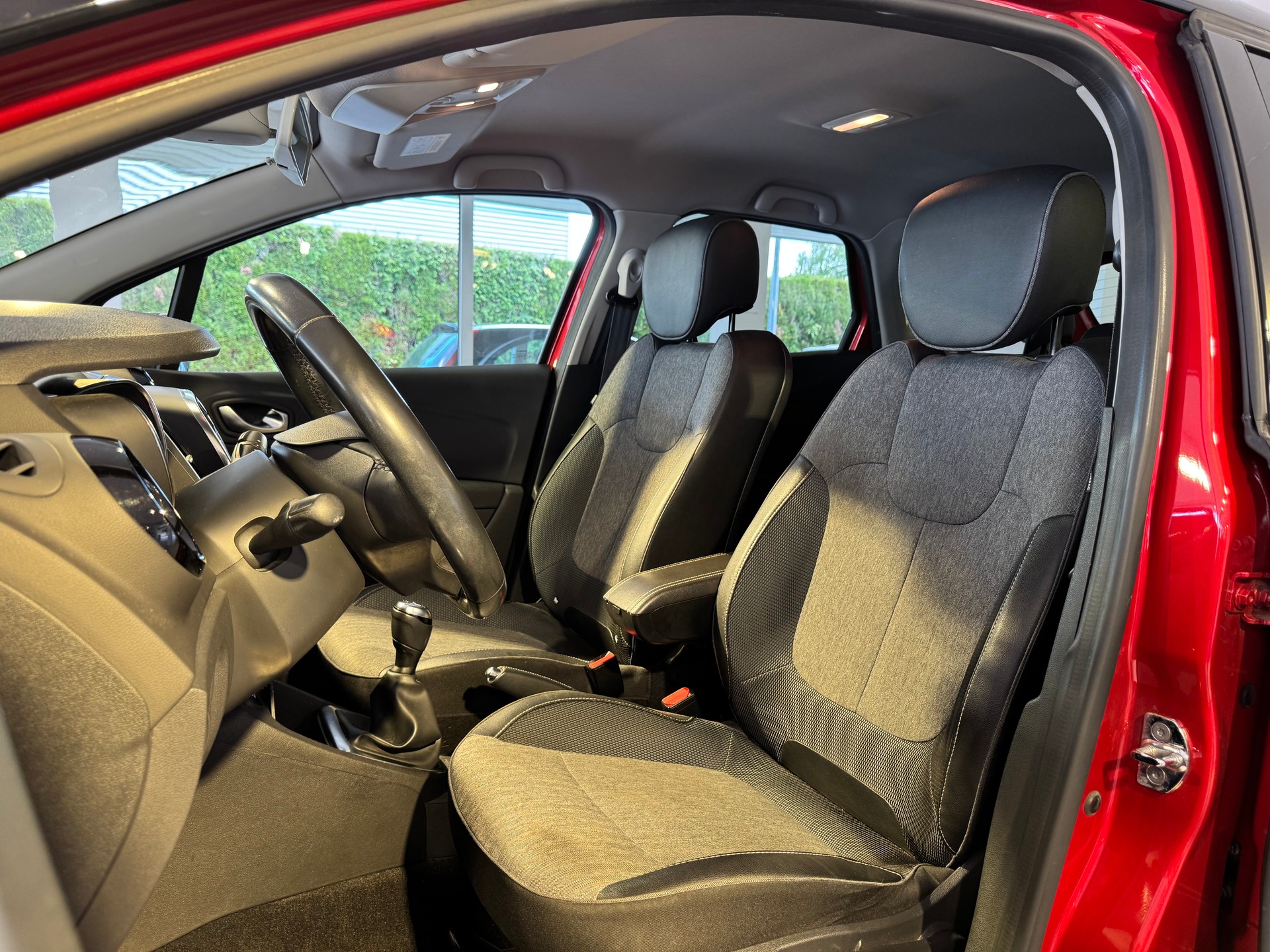 RENAULT Captur 0.9 12V Intens-image-10