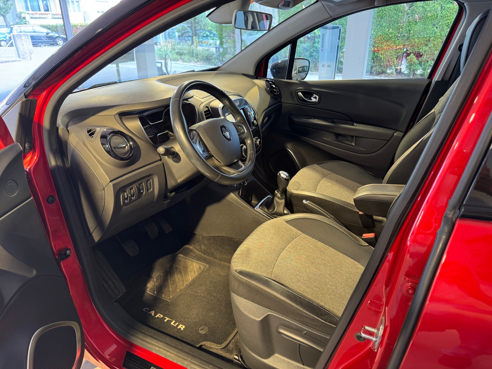 RENAULT Captur 0.9 12V Intens-image-9