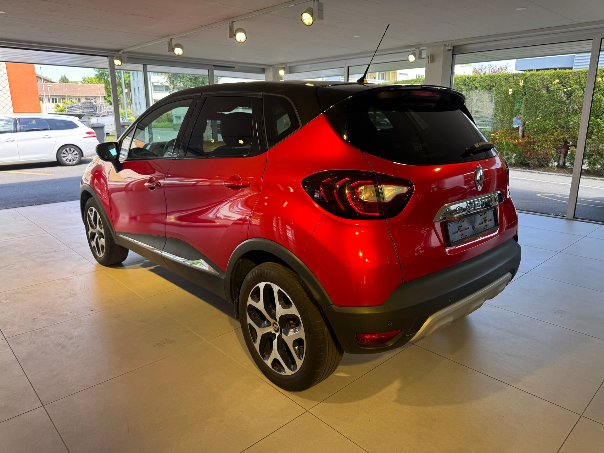 RENAULT Captur 0.9 12V Intens-image-5