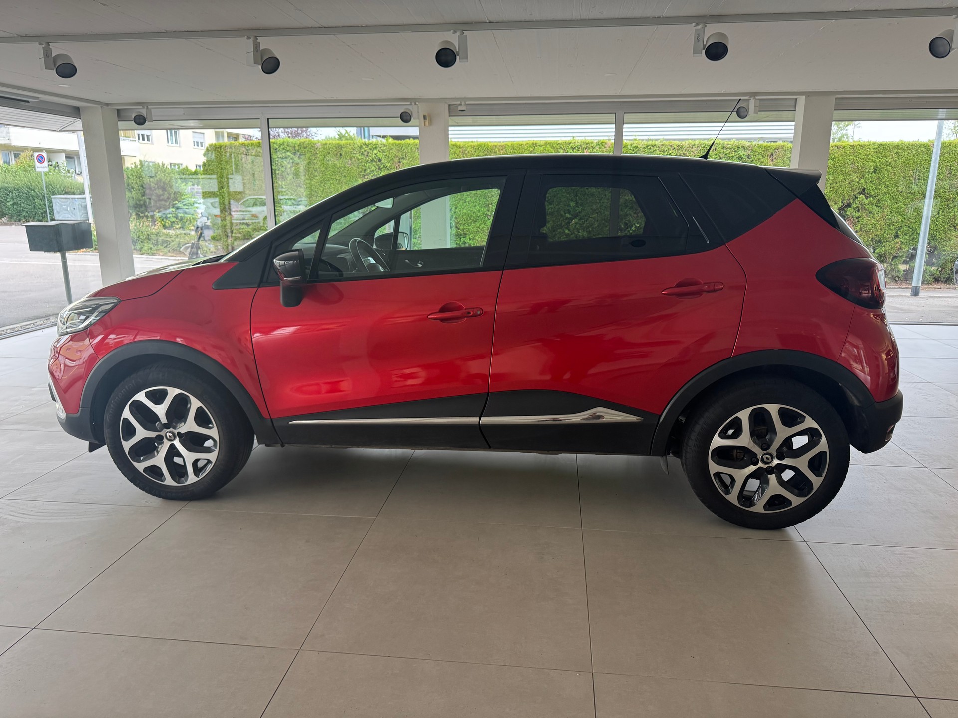 RENAULT Captur 0.9 12V Intens-image-4