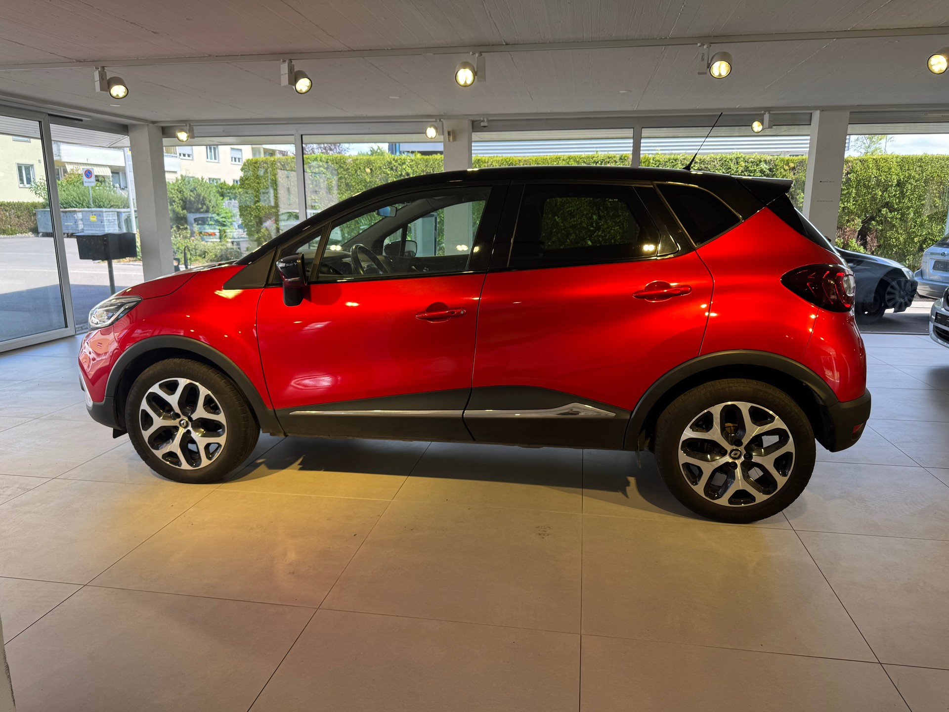 RENAULT Captur 0.9 12V Intens-image-4