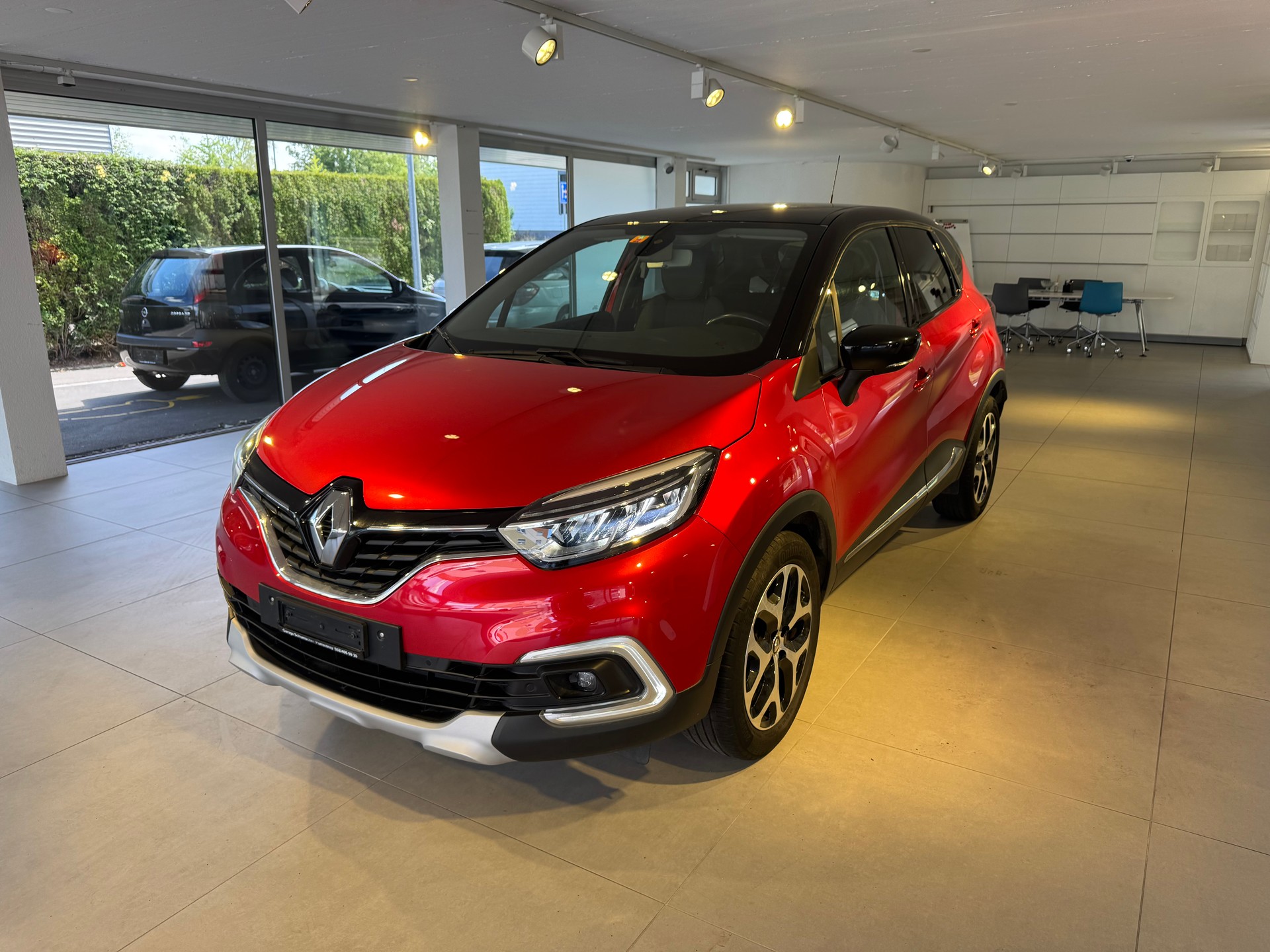 RENAULT Captur 0.9 12V Intens-image-0