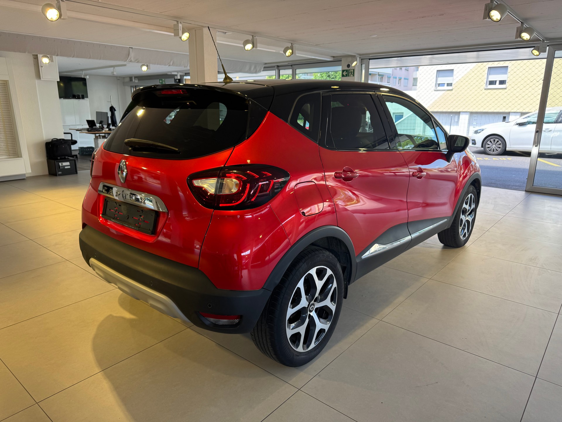 RENAULT Captur 0.9 12V Intens-image-6