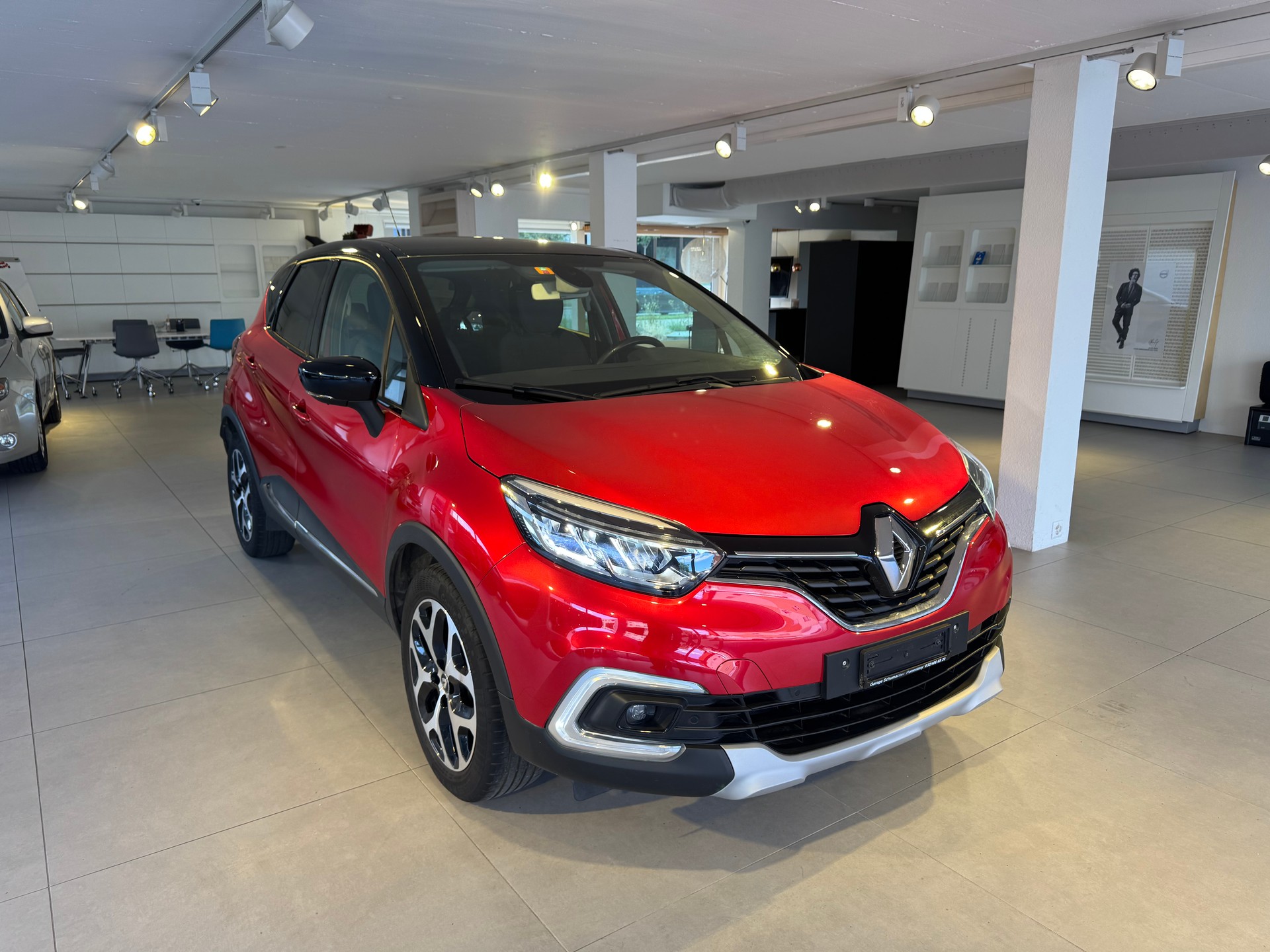 RENAULT Captur 0.9 12V Intens-image-1