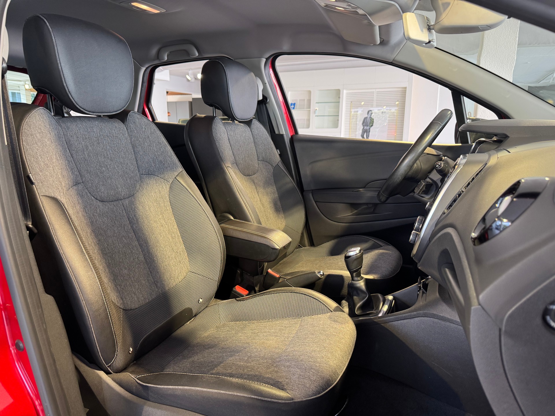 RENAULT Captur 0.9 12V Intens-image-15