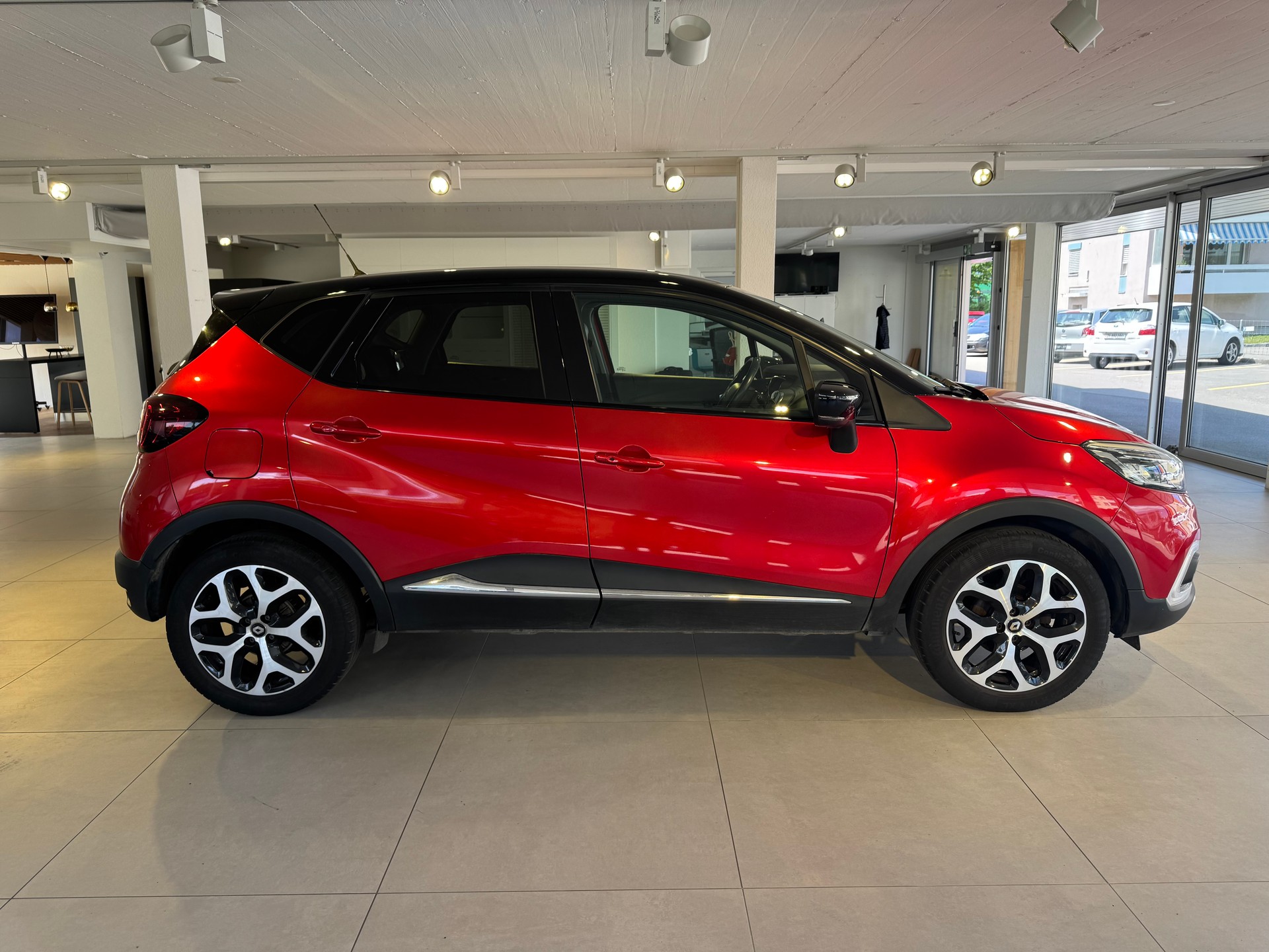 RENAULT Captur 0.9 12V Intens-image-3