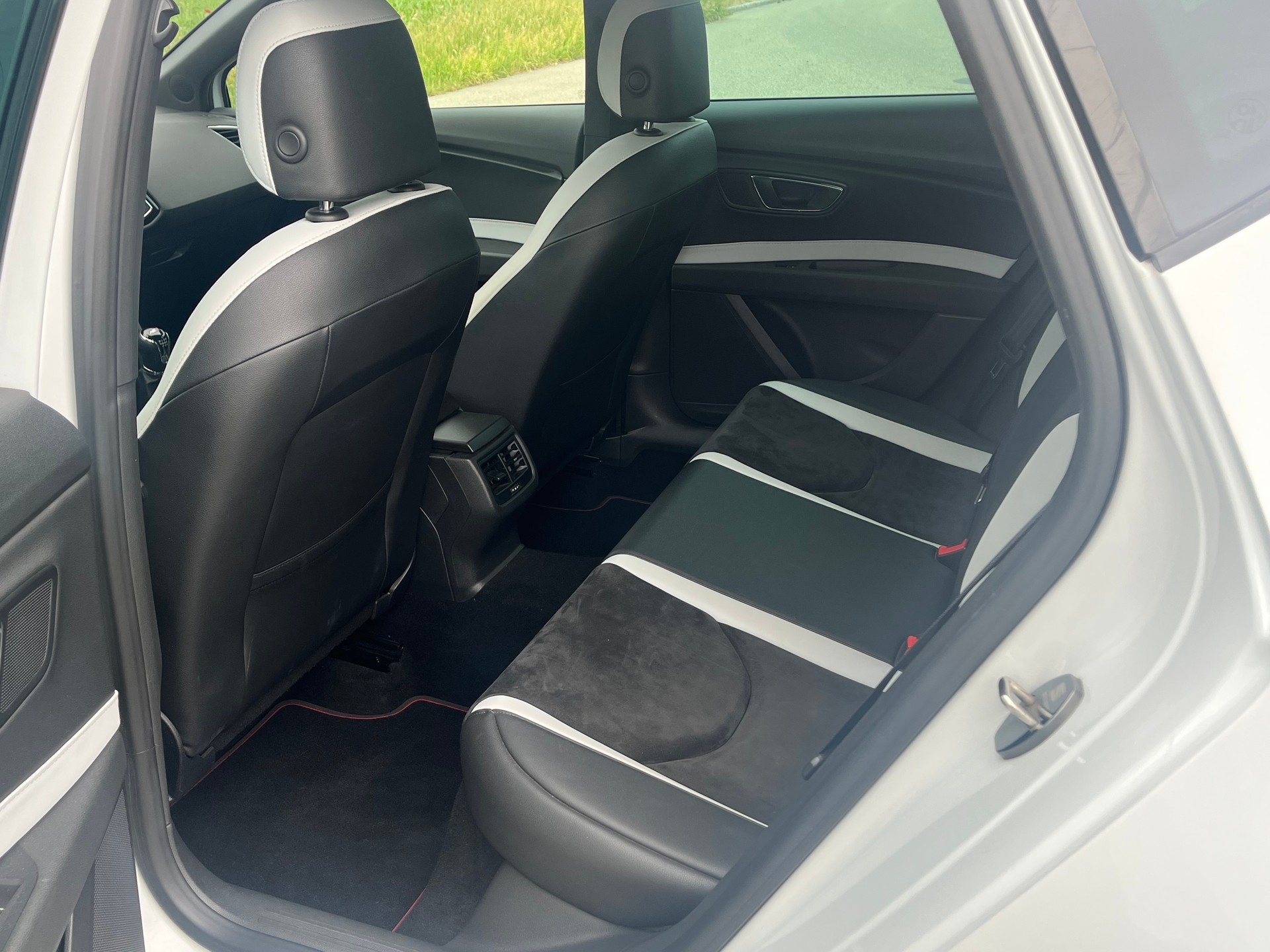 SEAT Leon 2.0 TSI Cupra 290-image-13